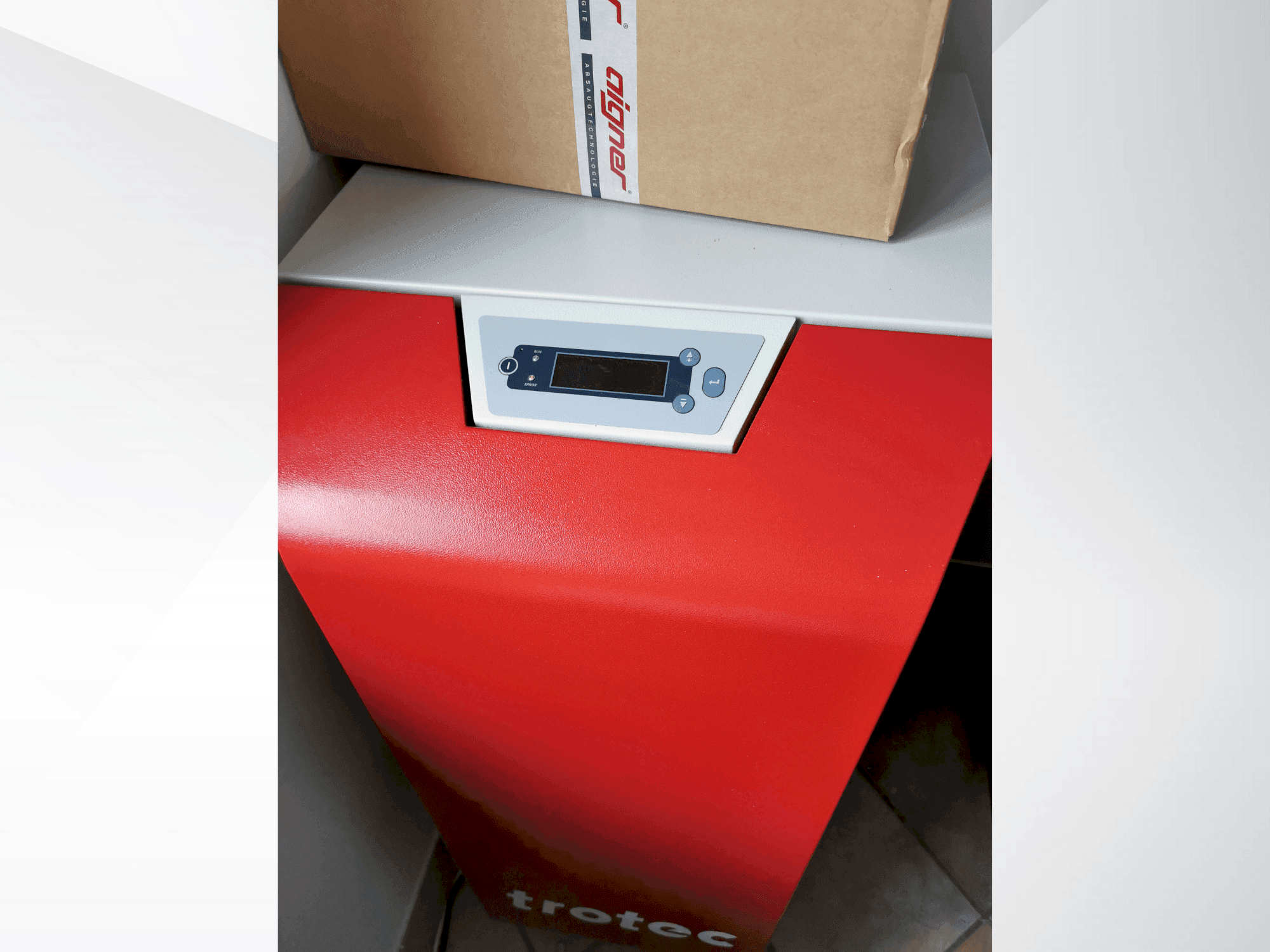 Вид станка Trotec 8060 Q400 RF спереди