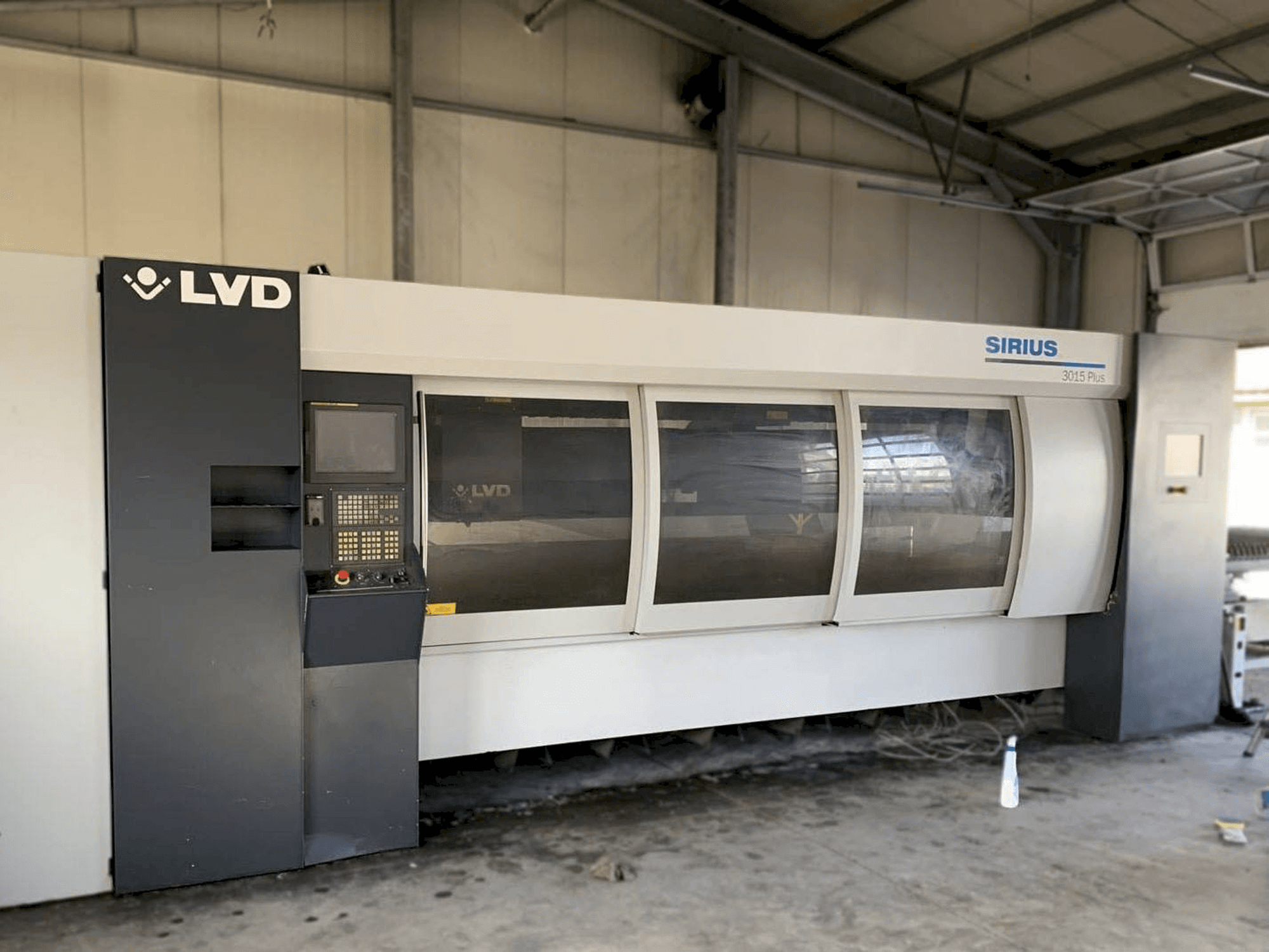 Вид станка LVD Sirius Plus 3015 спереди