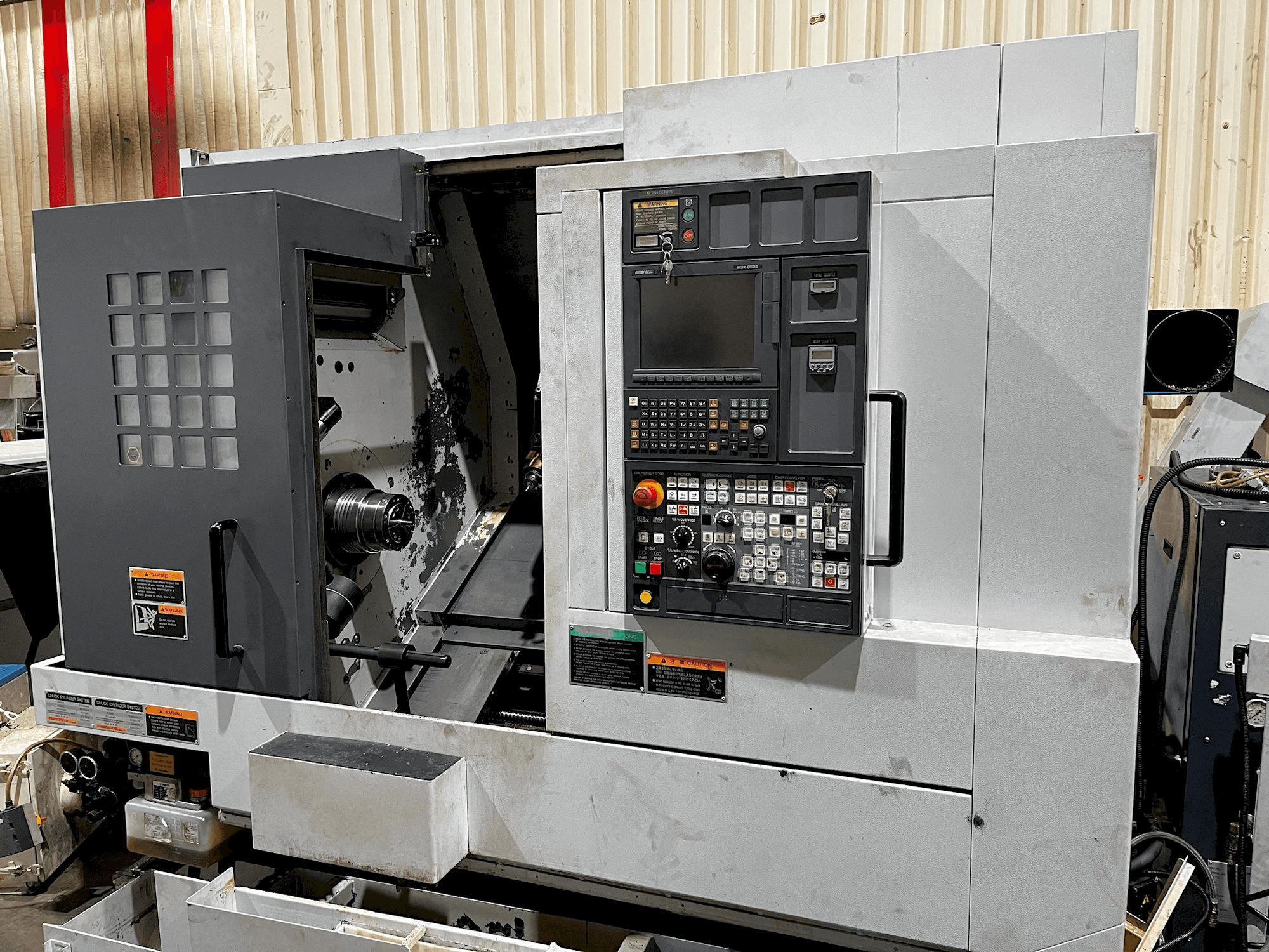 Вид станка MORI SEIKI NL 2000SY/500 спереди