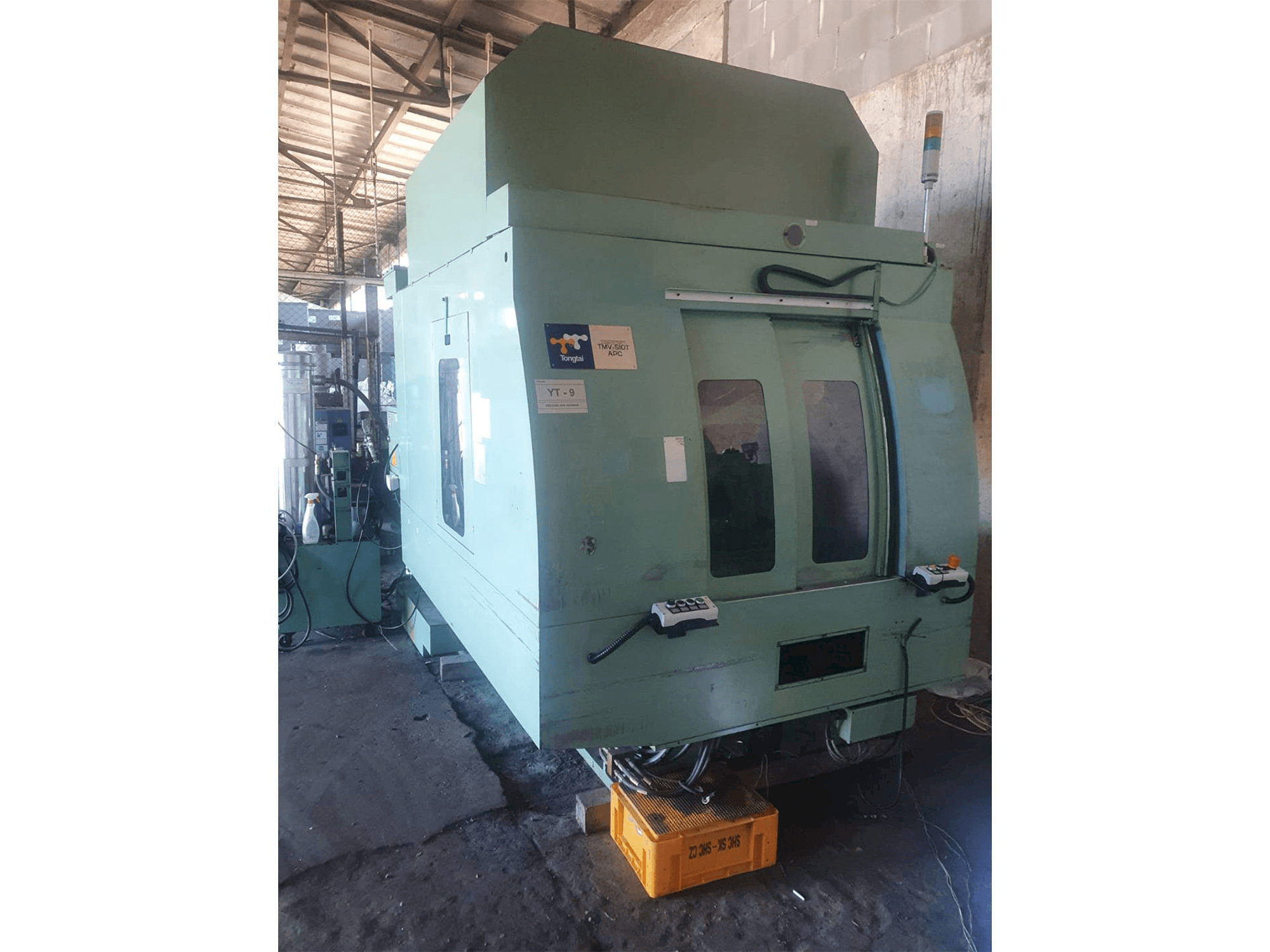 Вид станка Tongtai TMV 510/APC спереди