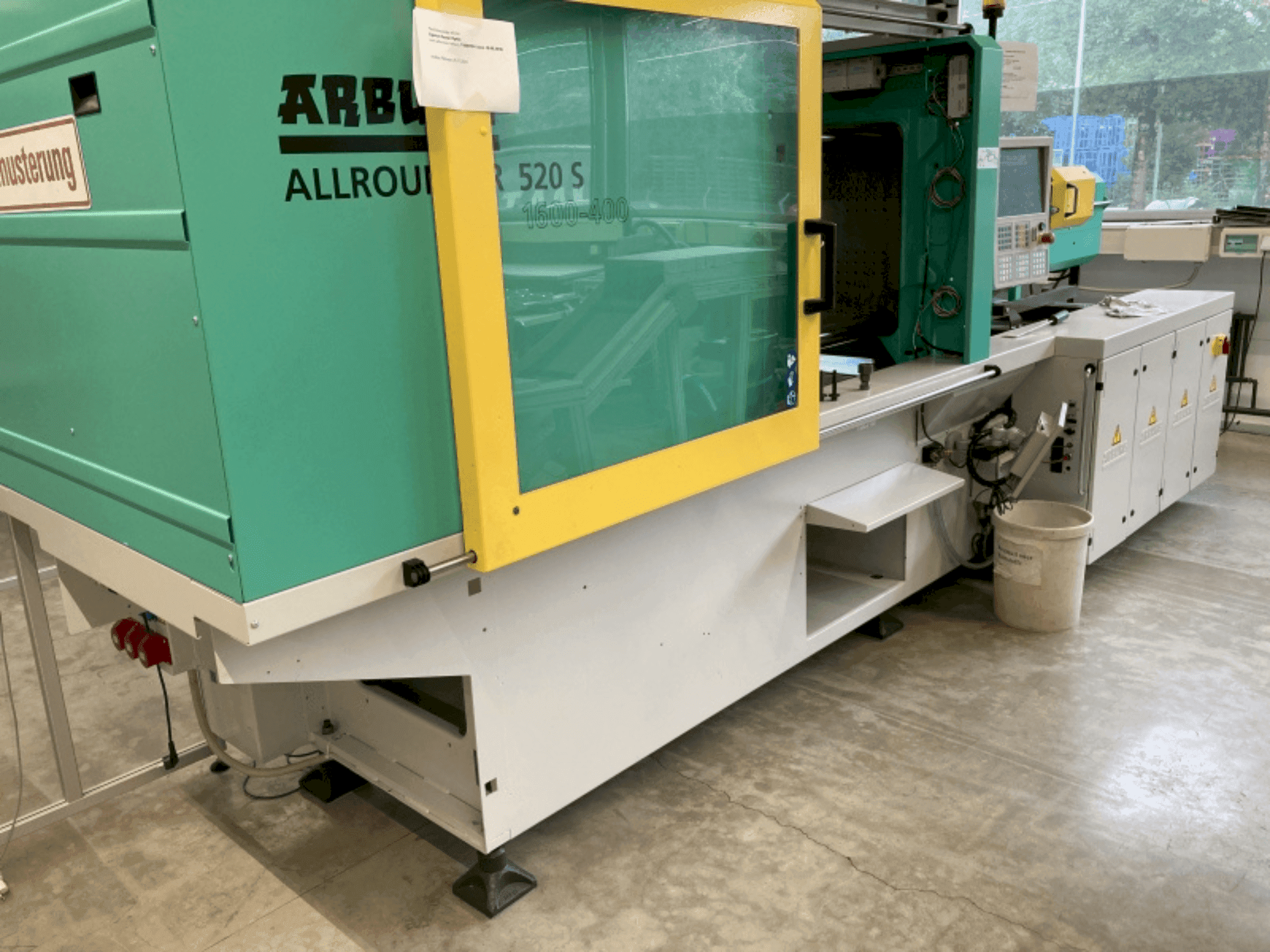 Вид станка Arburg Allrounder 520S-1600-400 спереди