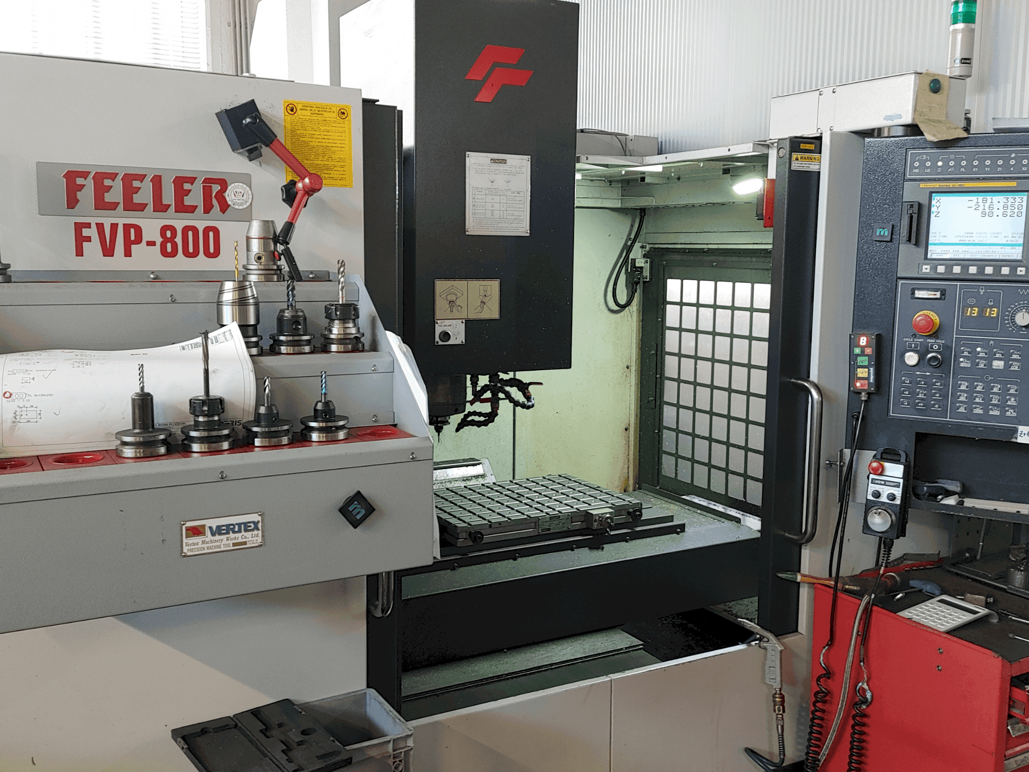 Вид станка Feeler PVF 800 спереди