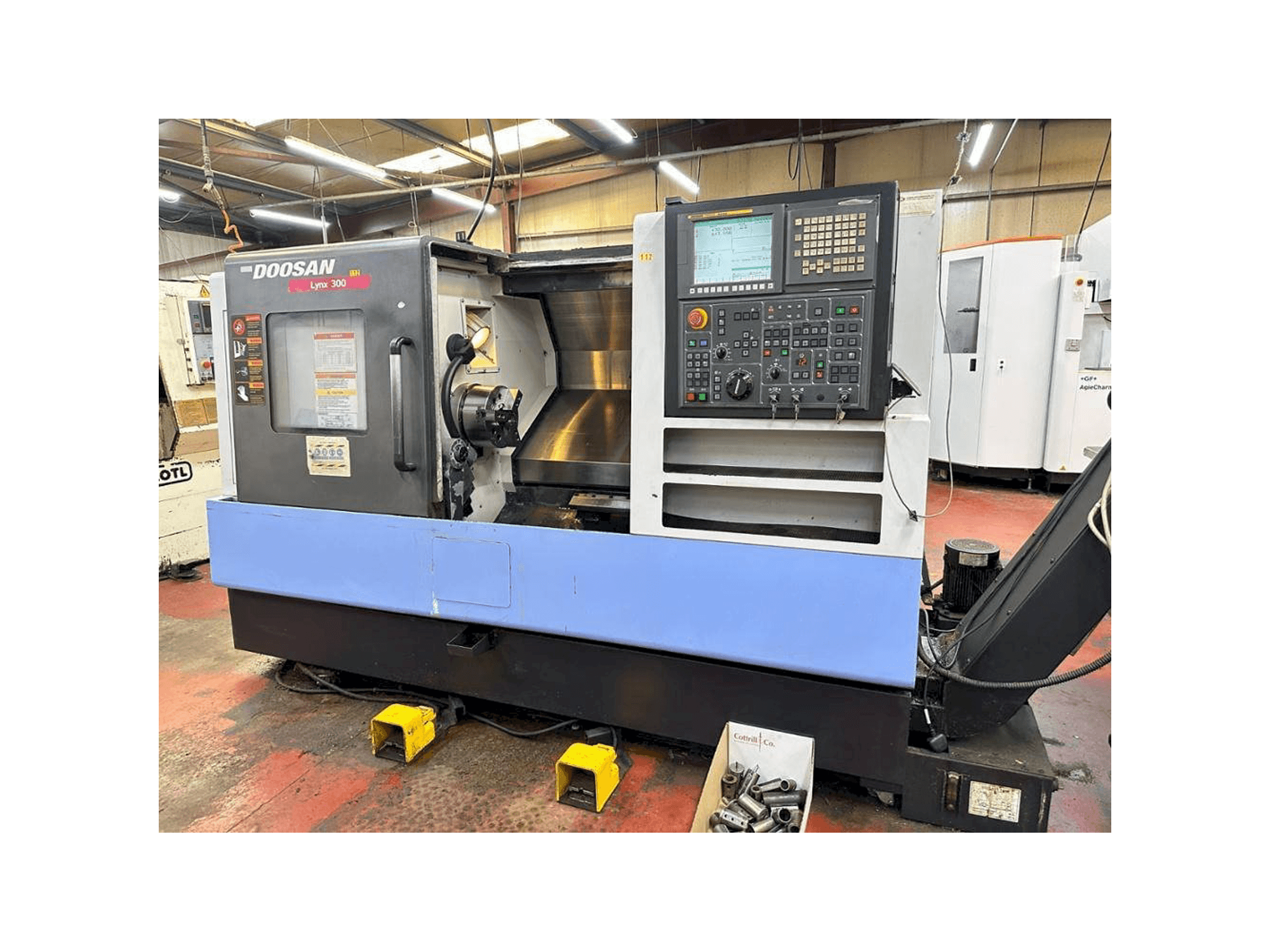 Вид станка Doosan Lynx 300 спереди