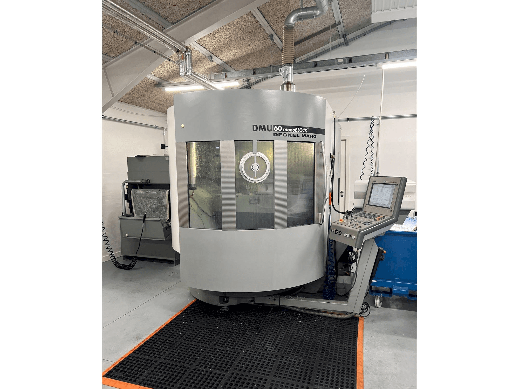 Вид станка DMG MORI DMU 60 monoBLOCK спереди