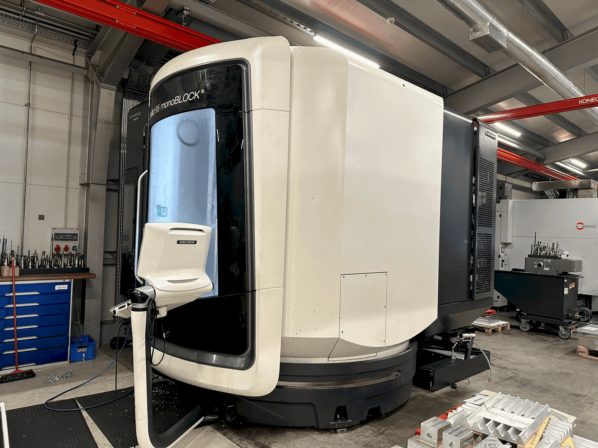 Вид станка DMG MORI DMU 95 monoBLOCK (2021) спереди