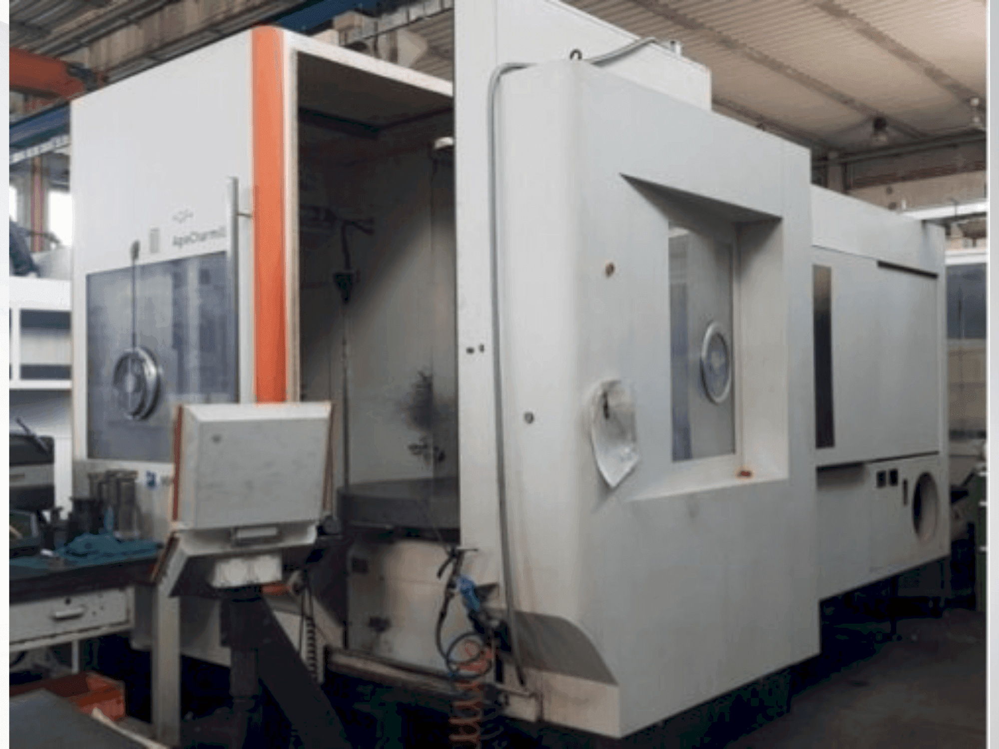 Вид станка MIKRON HPM 1350U спереди