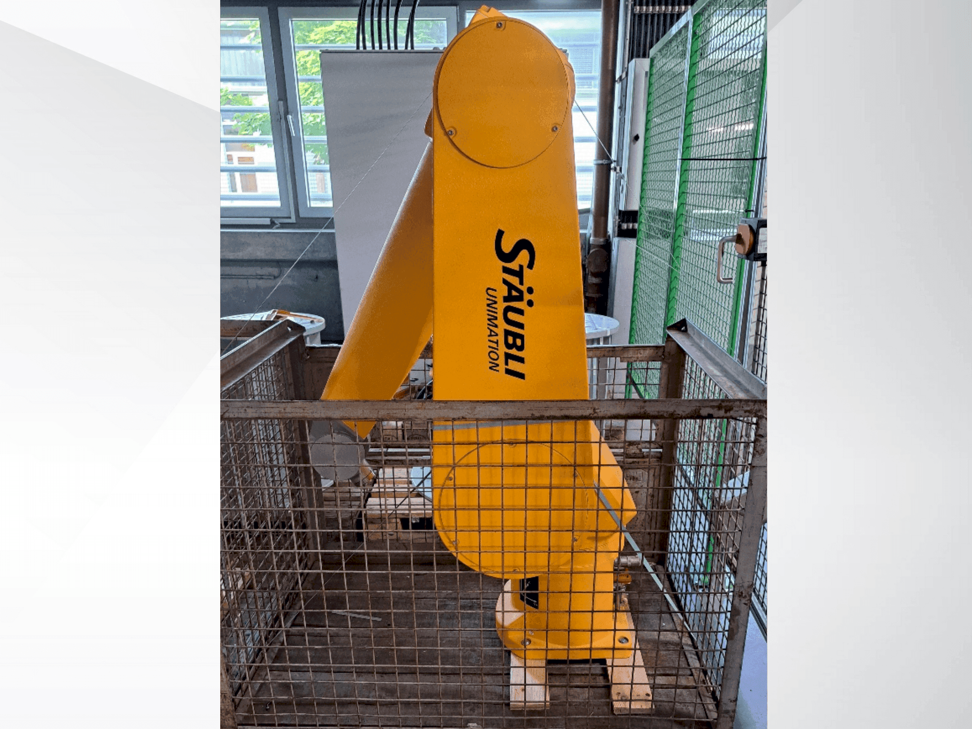 Вид станка STAUBLI RX160 L спереди