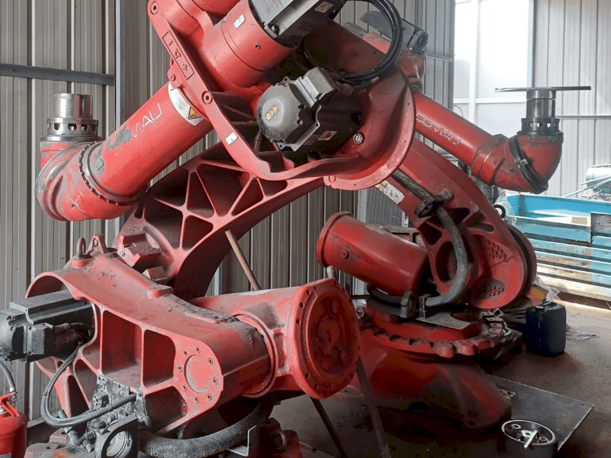 Вид станка COMAU C4G RCC3 спереди