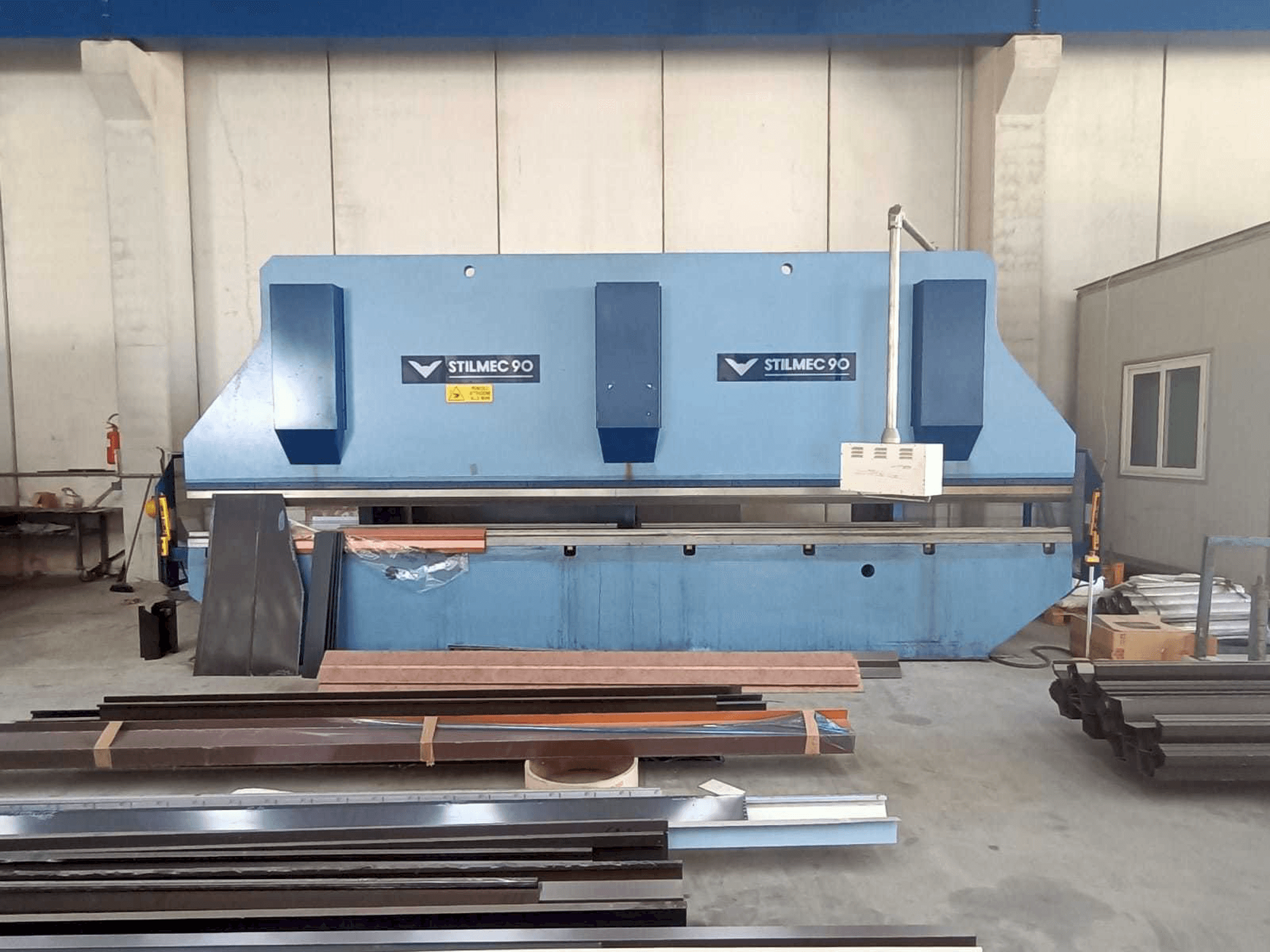 Вид станка Stillmec 90 6500 x 200 ton спереди