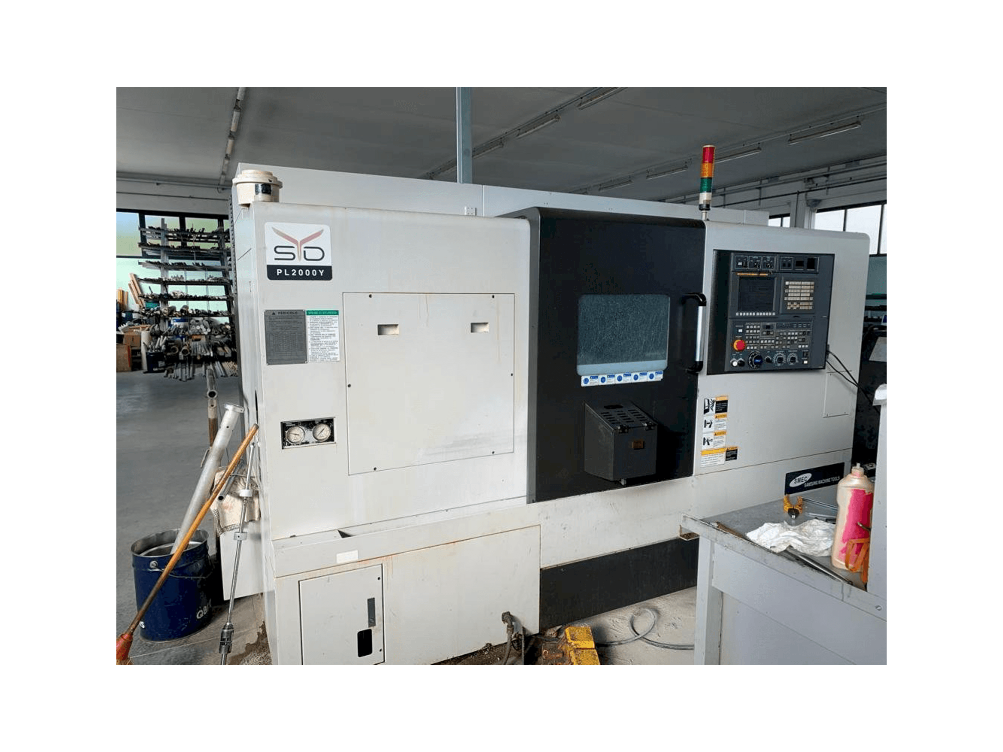 Вид станка SMEC PL 2000Y спереди