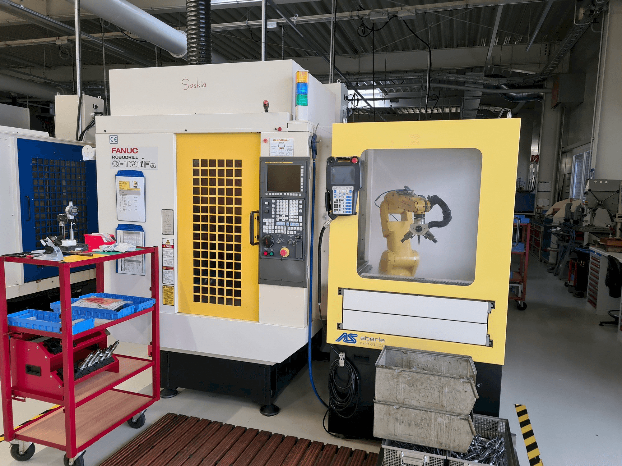 Вид станка FANUC Robodrill ALPHA T21iFA спереди