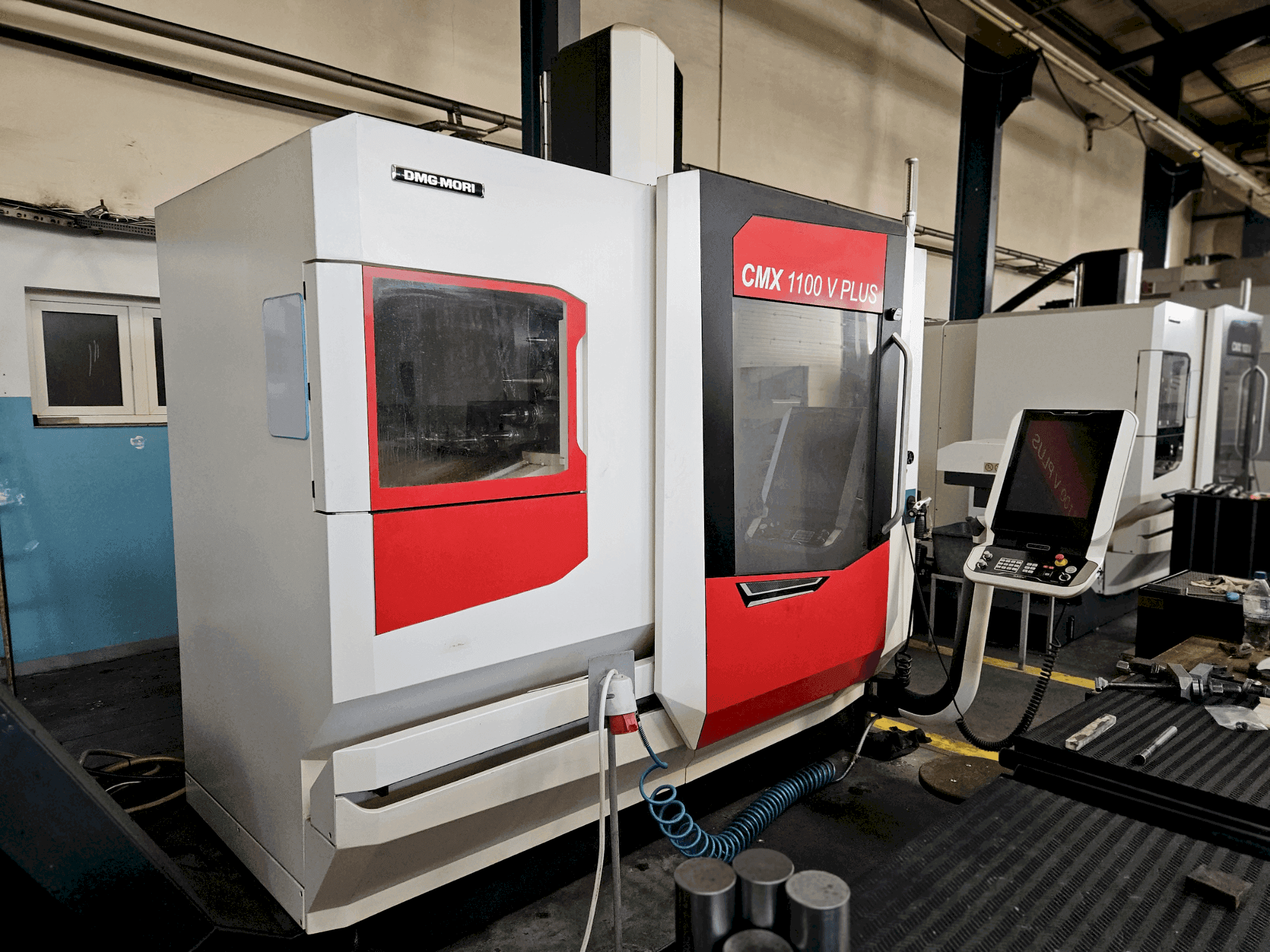 Вид станка DMG MORI CMX 1100 V спереди
