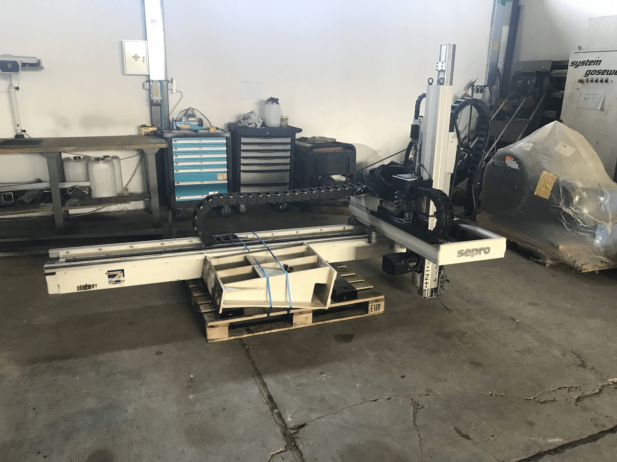 Front view of Sepro 3021 BZ machine