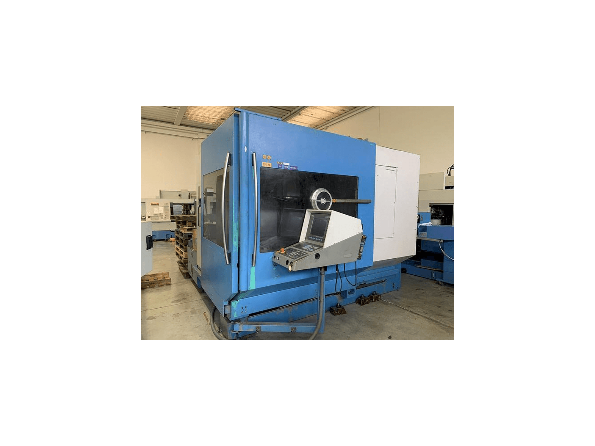 Вид станка DECKEL MAHO DMU 80 спереди