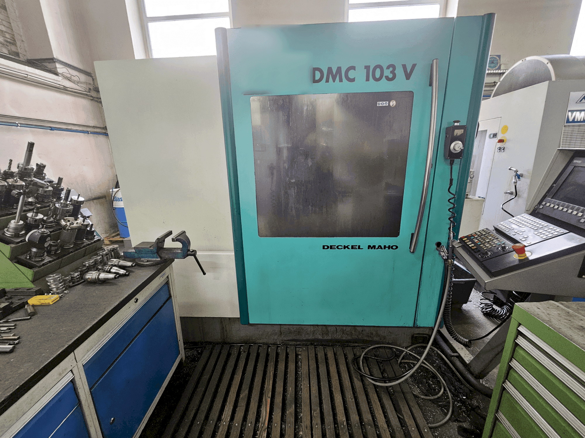 Вид станка DECKEL MAHO DMC 103V спереди