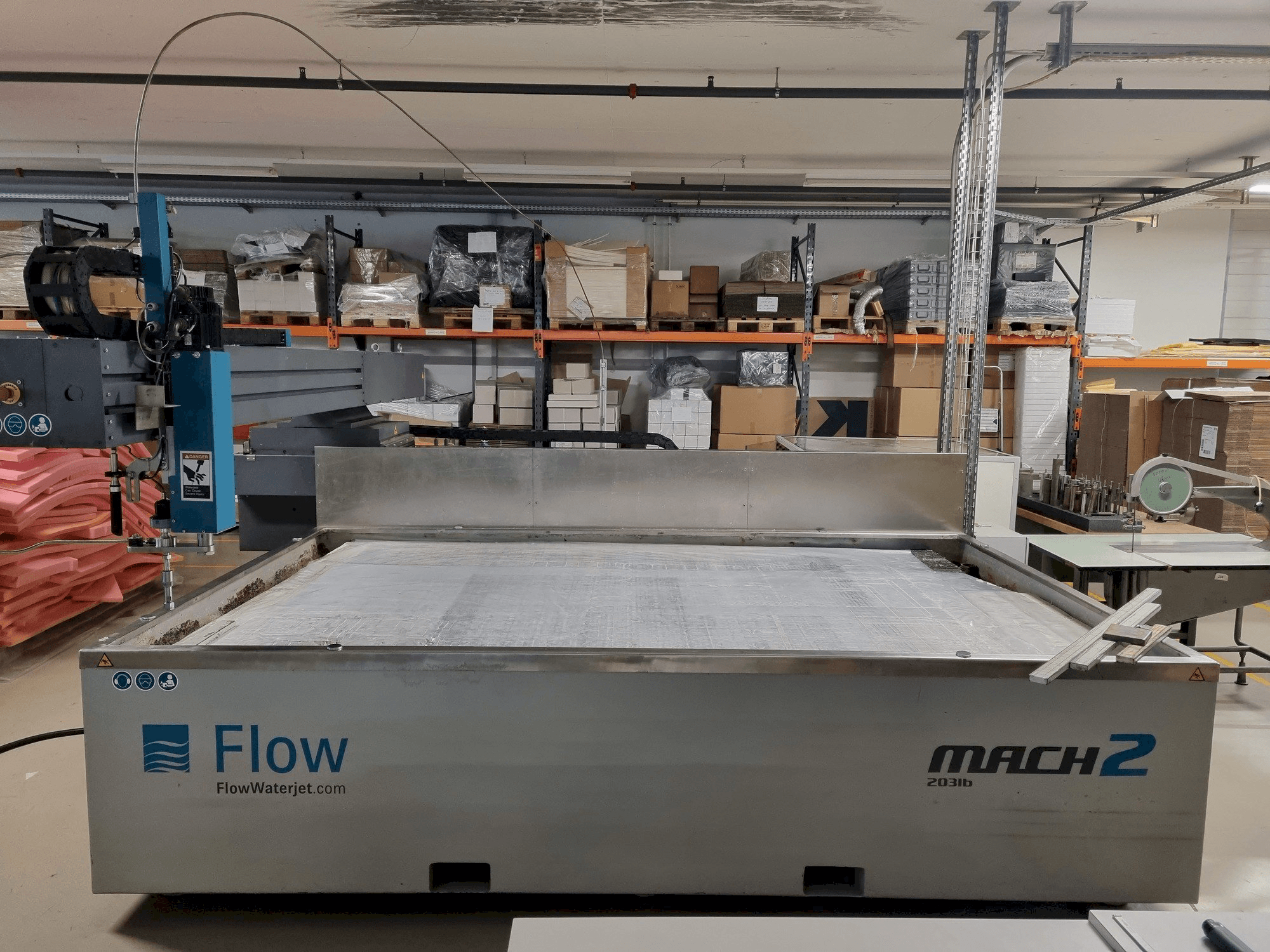 Вид станка Flow M2 3120 B спереди
