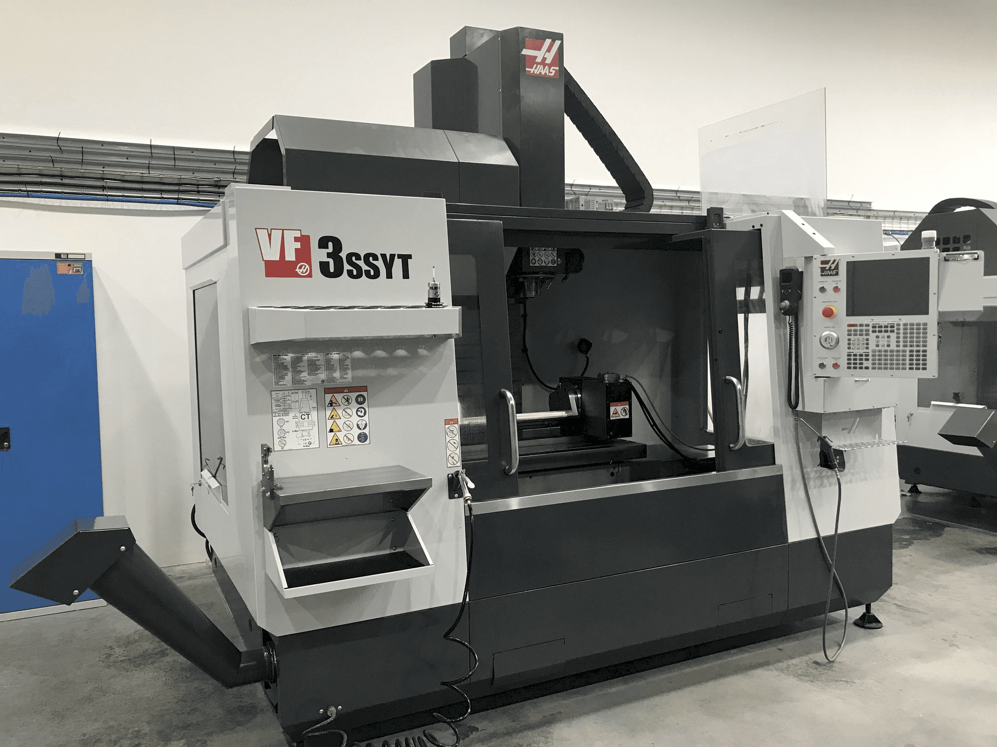 Вид станка HAAS VF-3 SSYT спереди