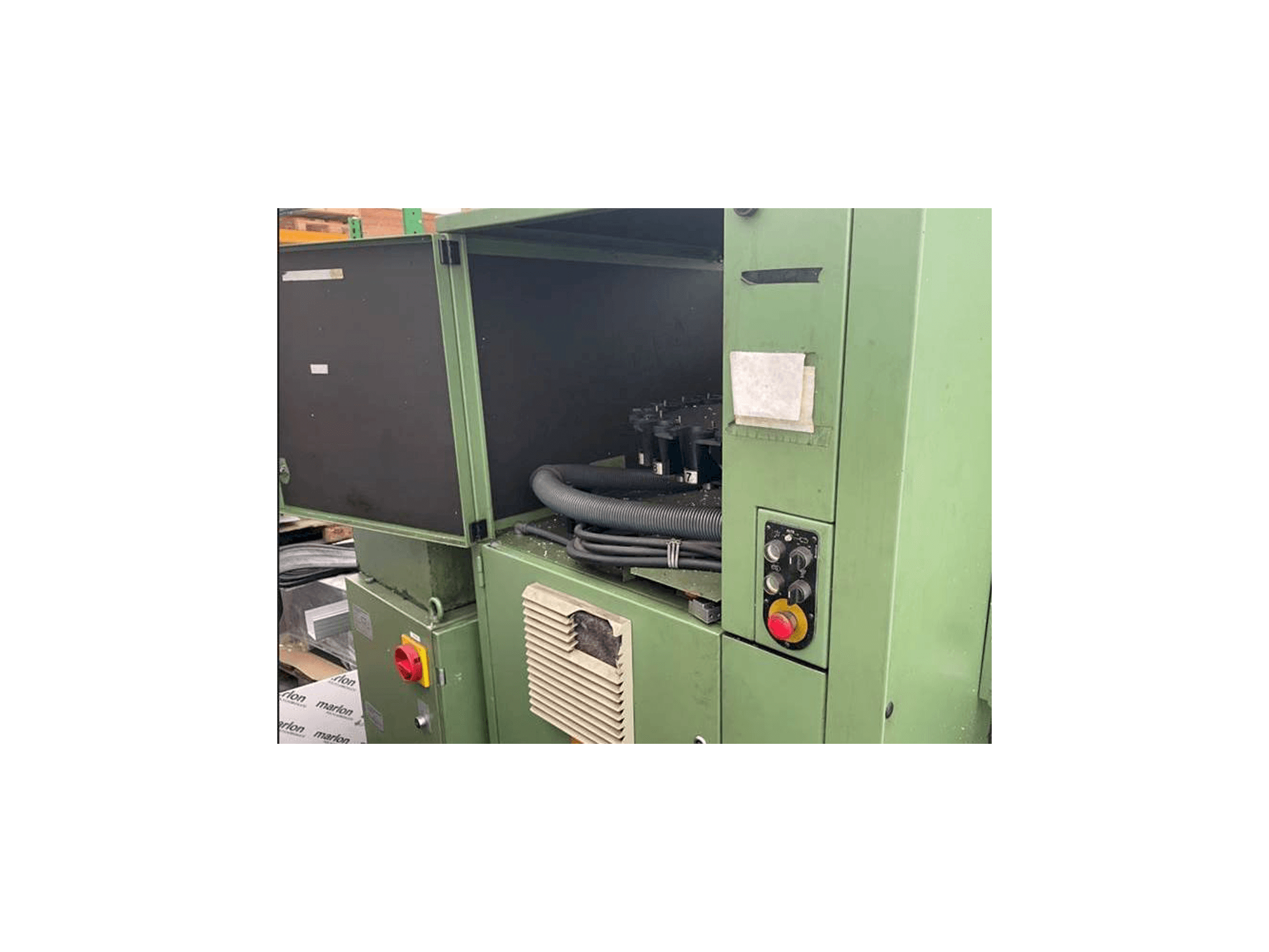 Вид станка DECKEL FP4AT спереди