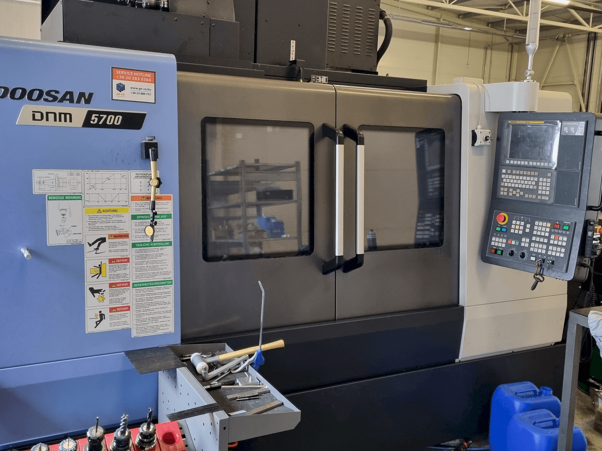 Вид станка DOOSAN DNM 5700 спереди