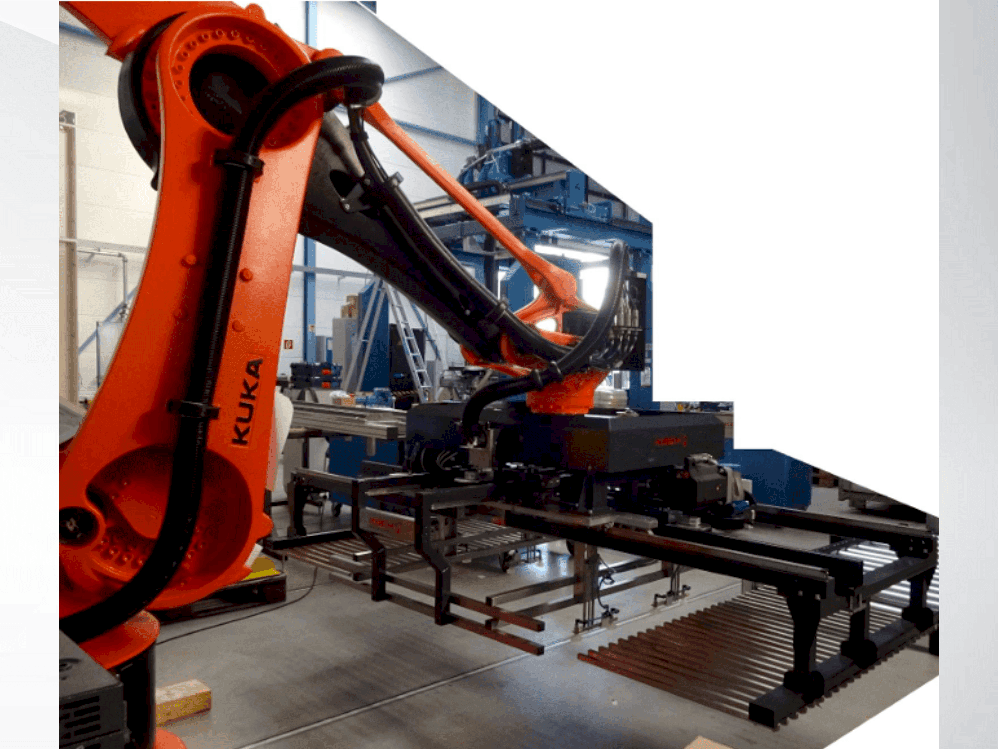 Вид станка KUKA KR 700 PA спереди