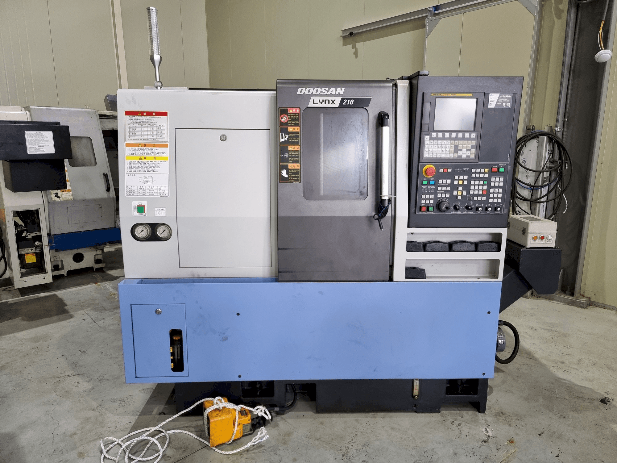 Вид станка Doosan LYNX 210 спереди