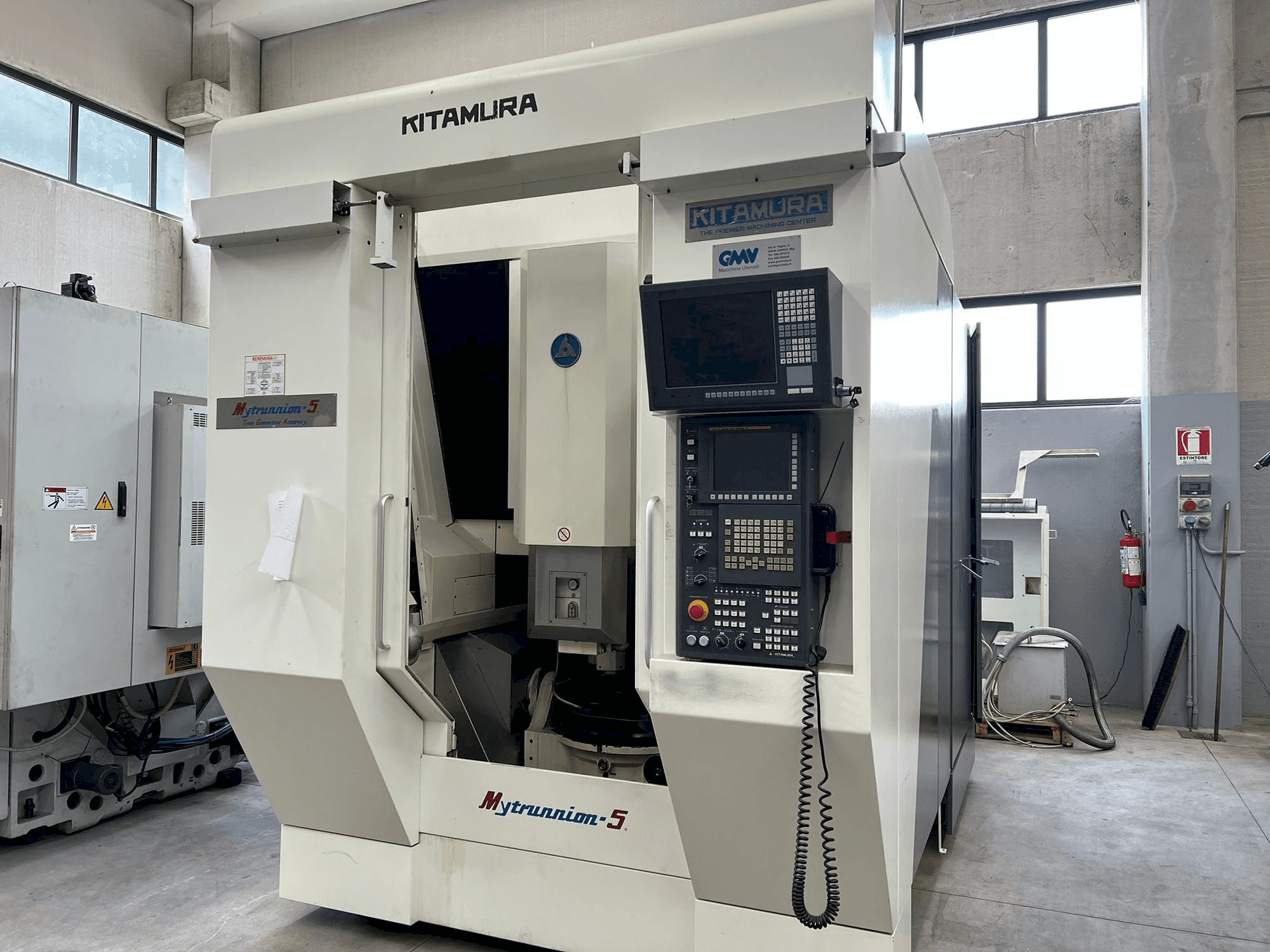 Вид станка Kitamura Mytrunnion 5 спереди