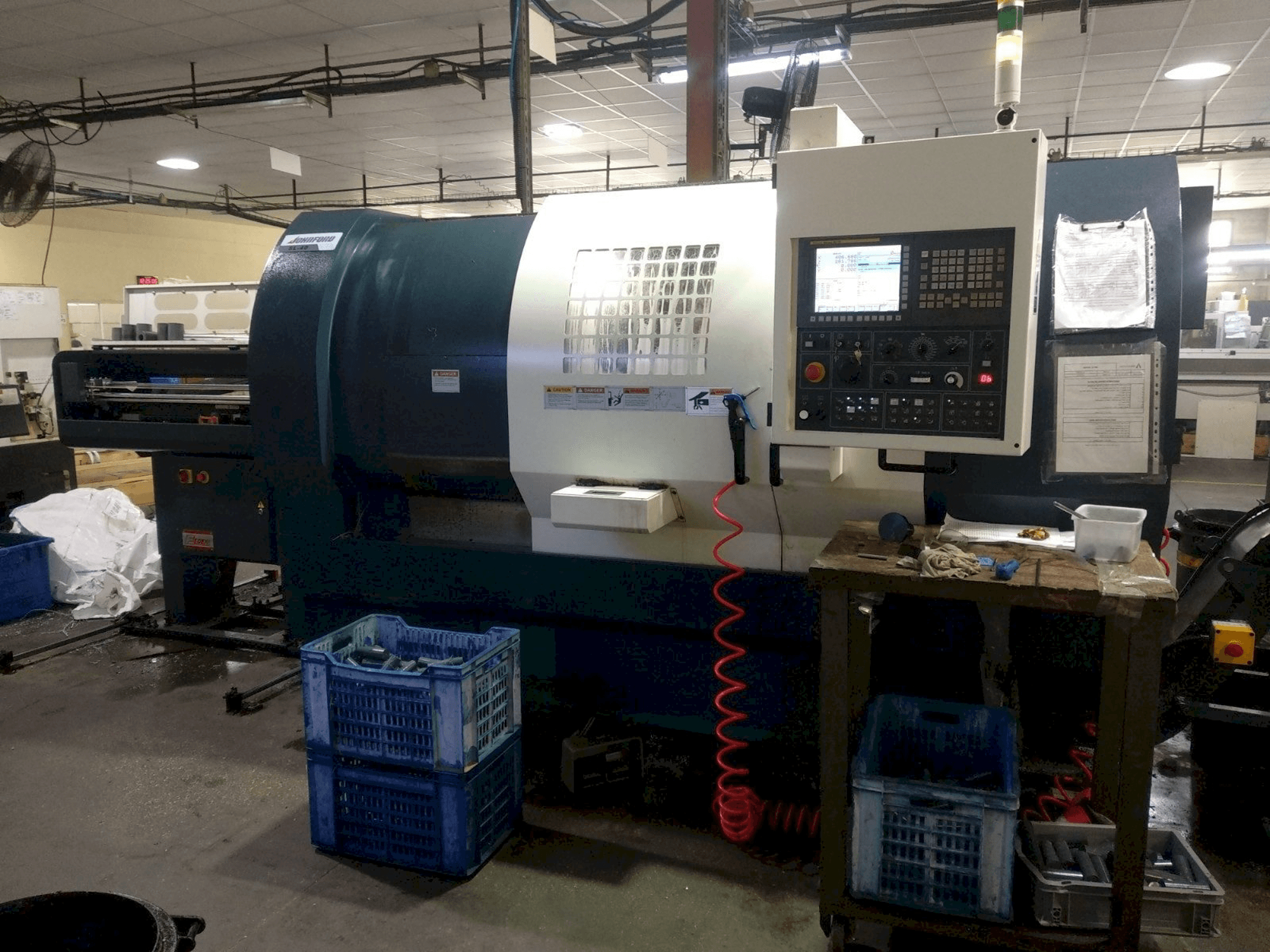 Вид станка Johnford SL-40 спереди