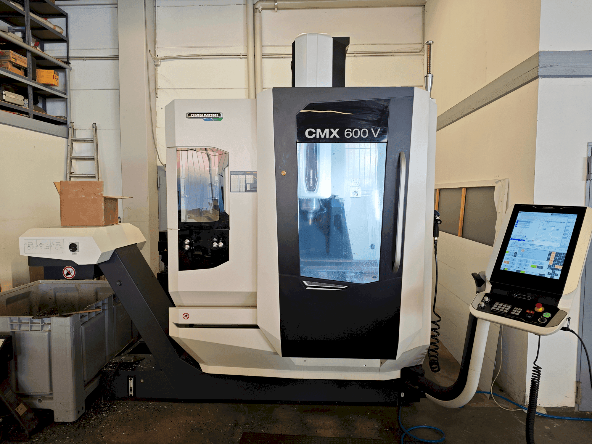 Вид станка DMG MORI CMX 600 V спереди