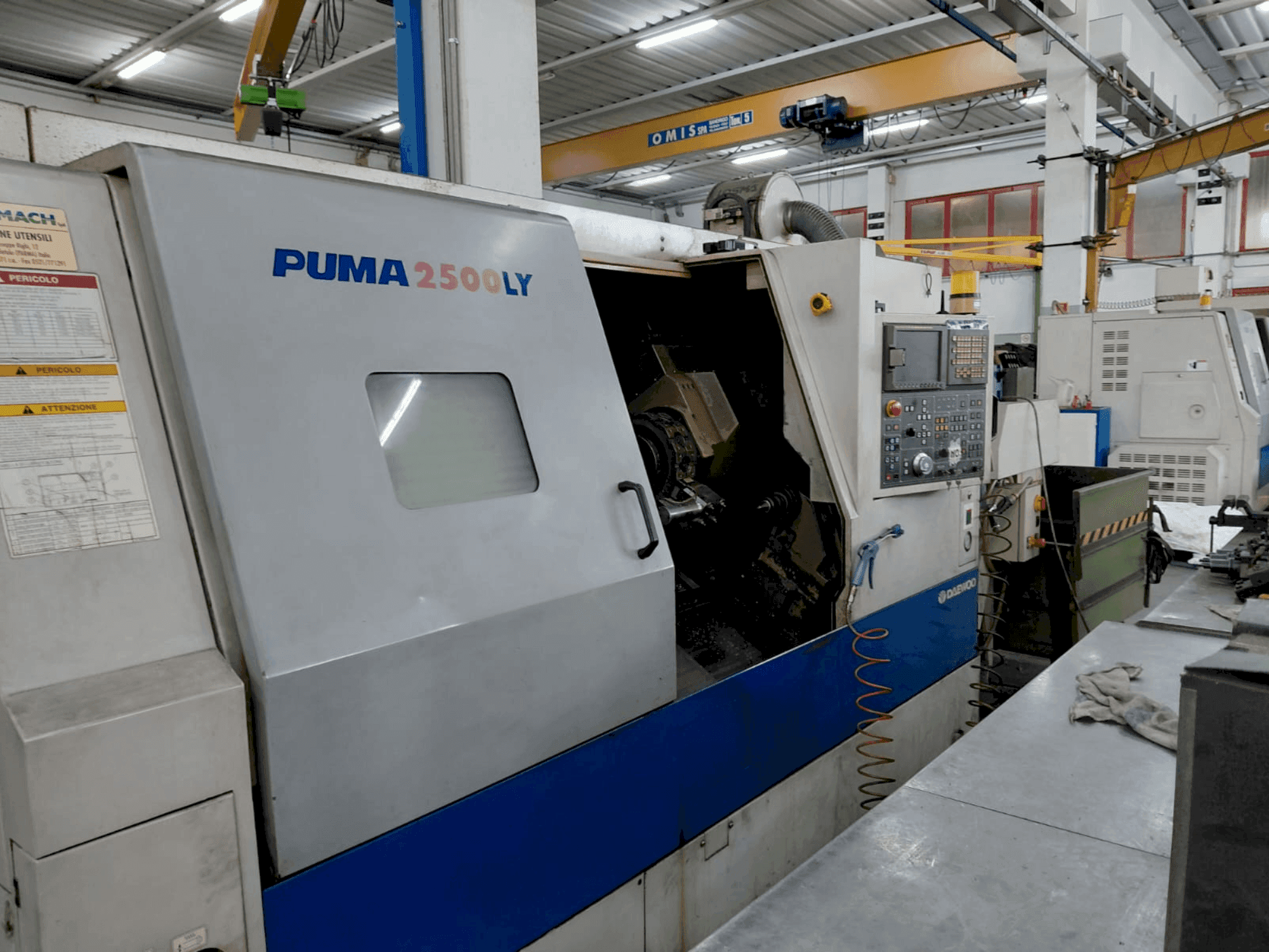 Вид станка DOOSAN Puma 2500 LY спереди