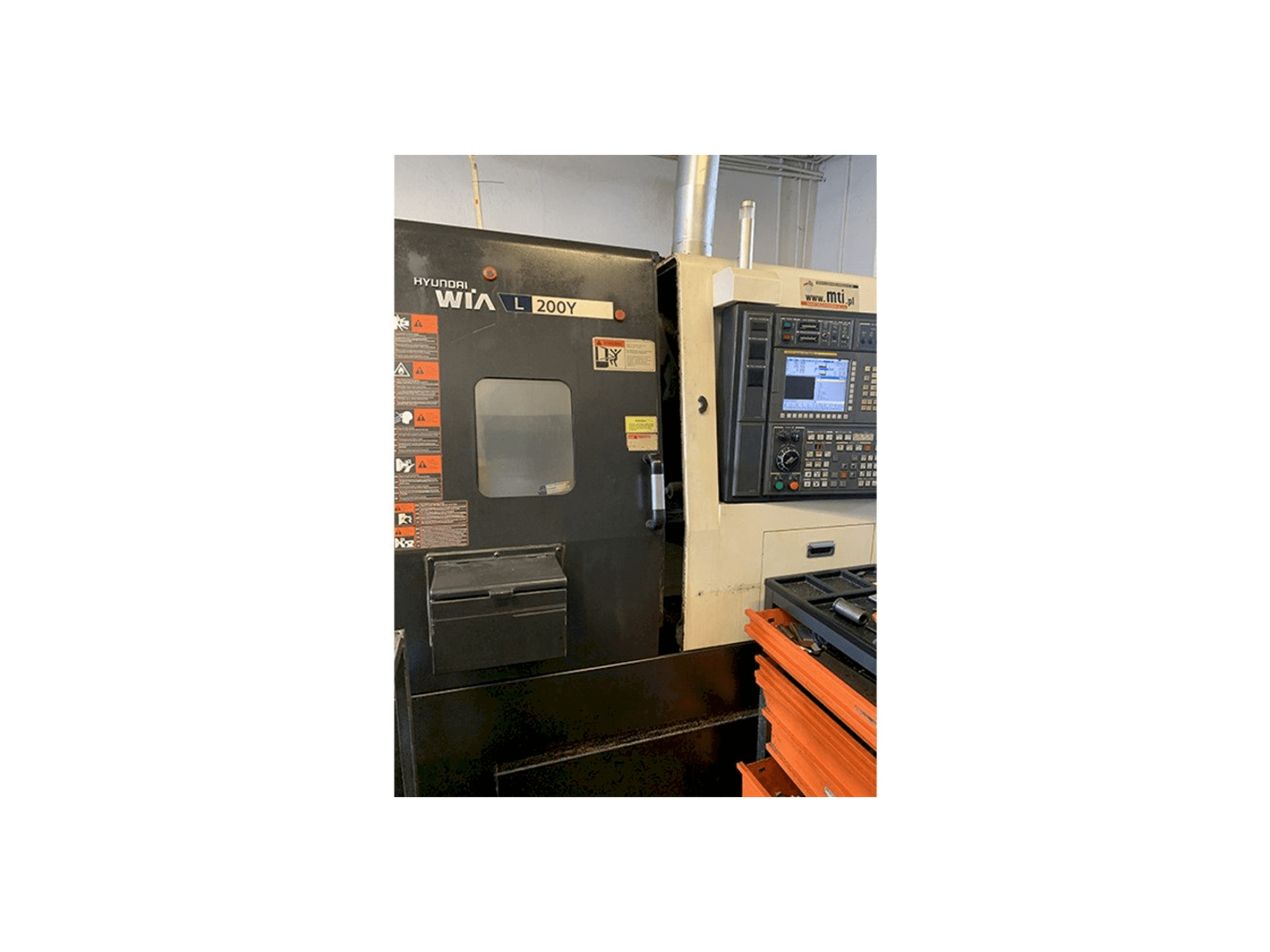 Вид станка Hyundai Wia L200Y спереди