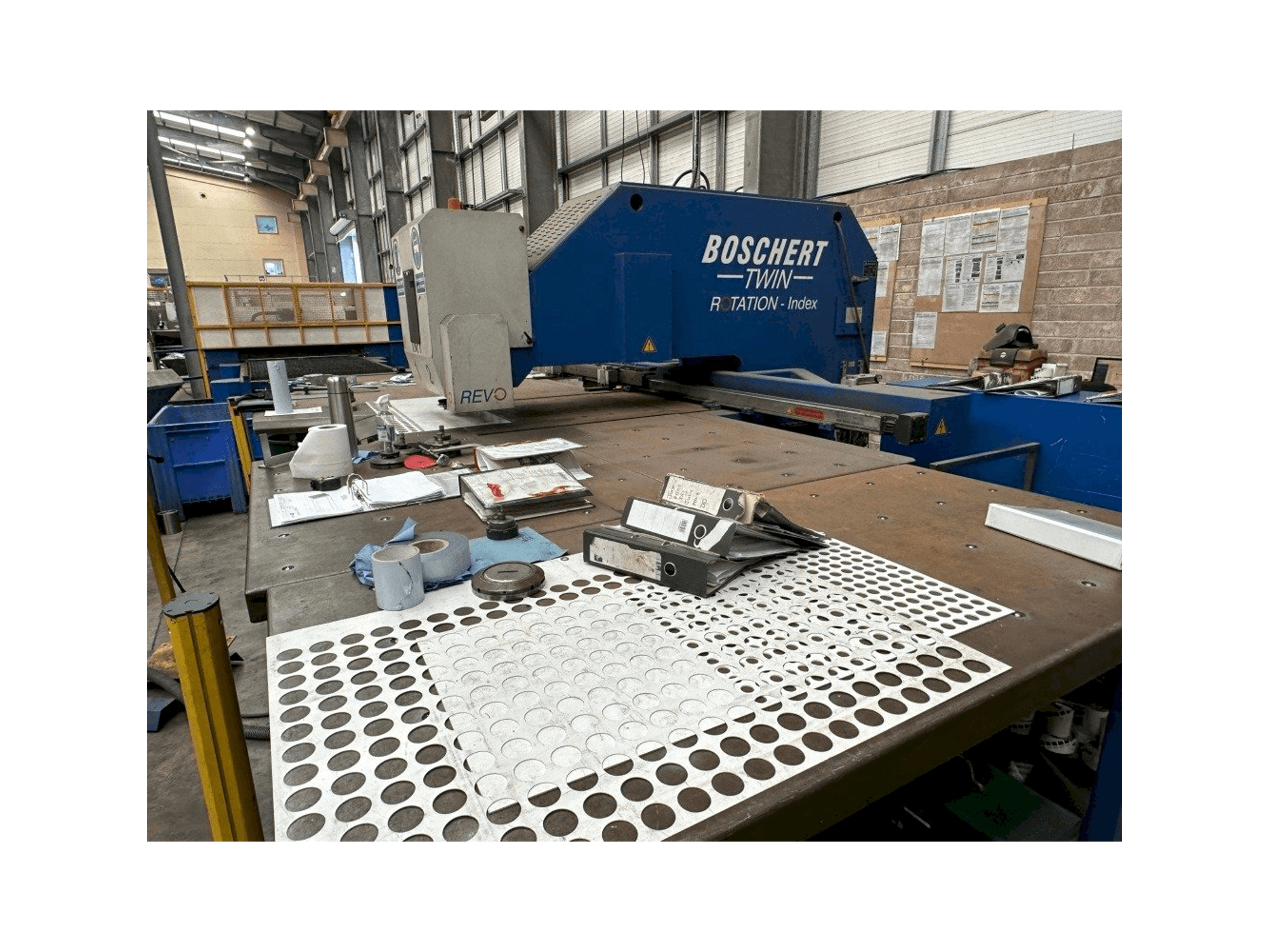 Вид станка Boschert Twin 1000 Inde спереди