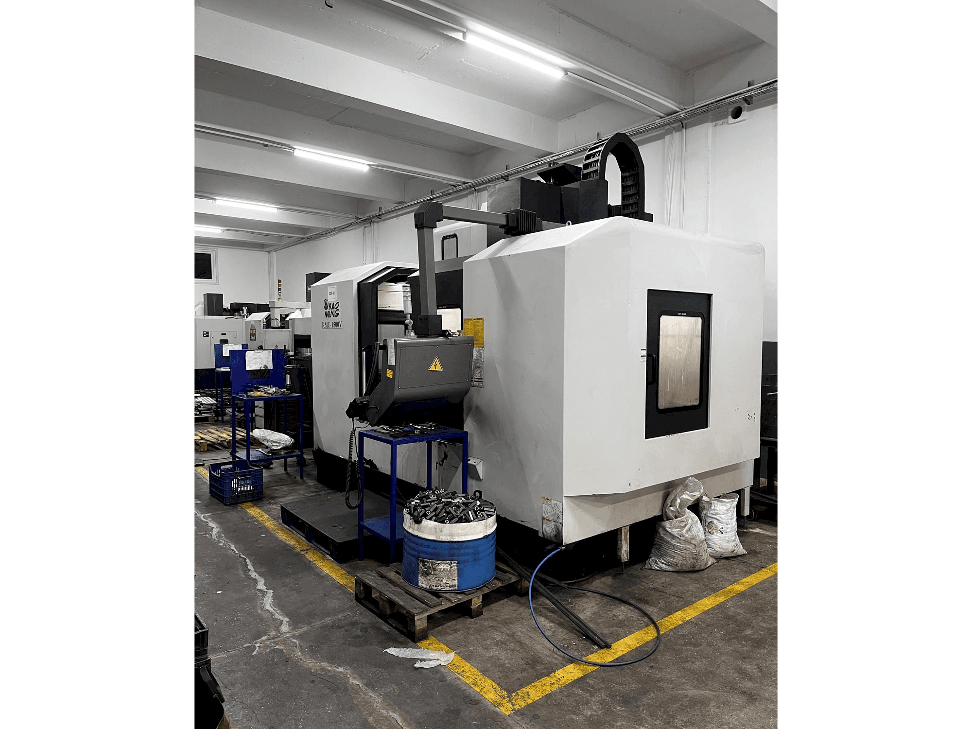 Вид станка KAOMING KMC 1500V спереди