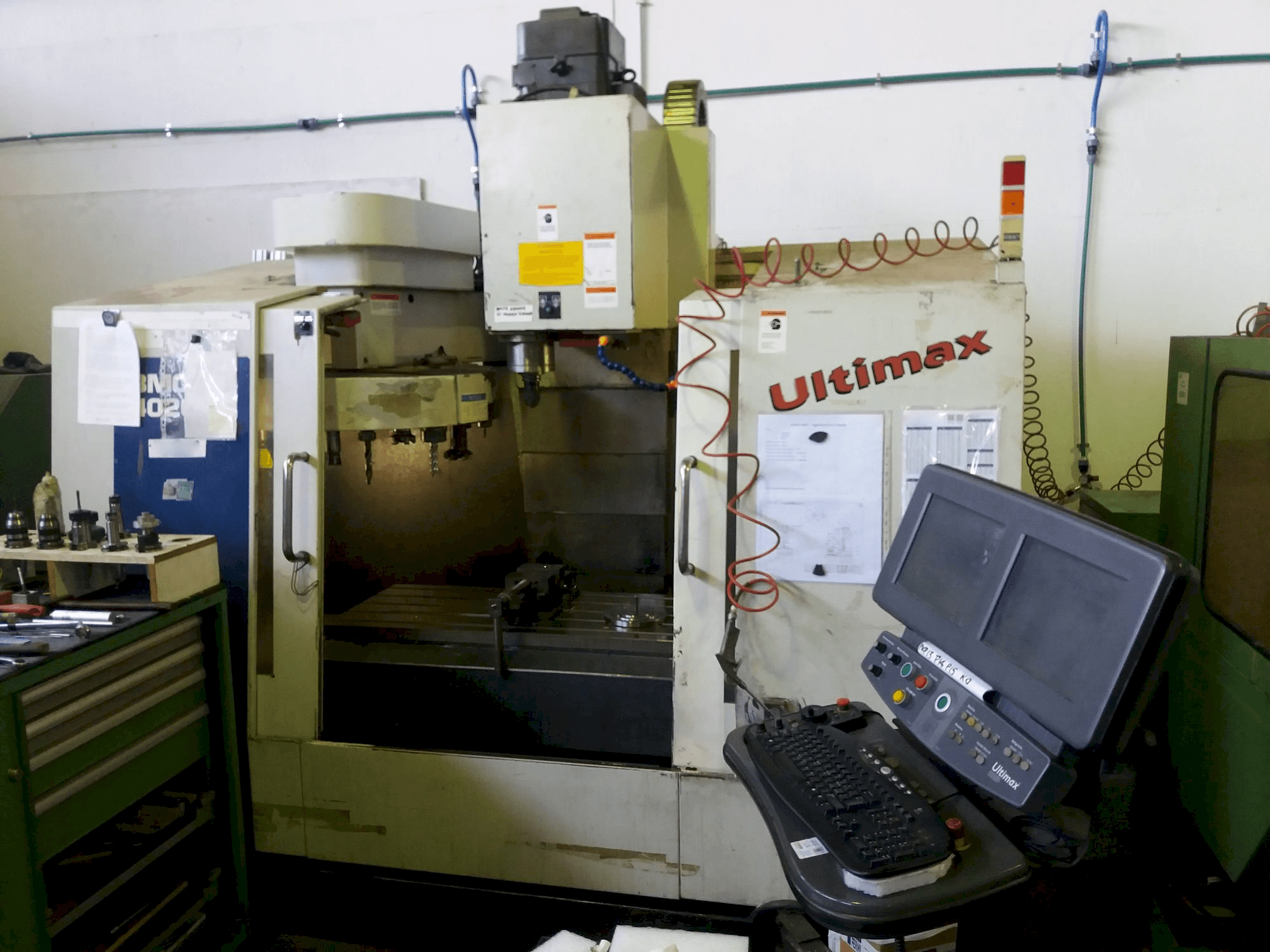 Вид станка Hurco BMC 420 HT спереди