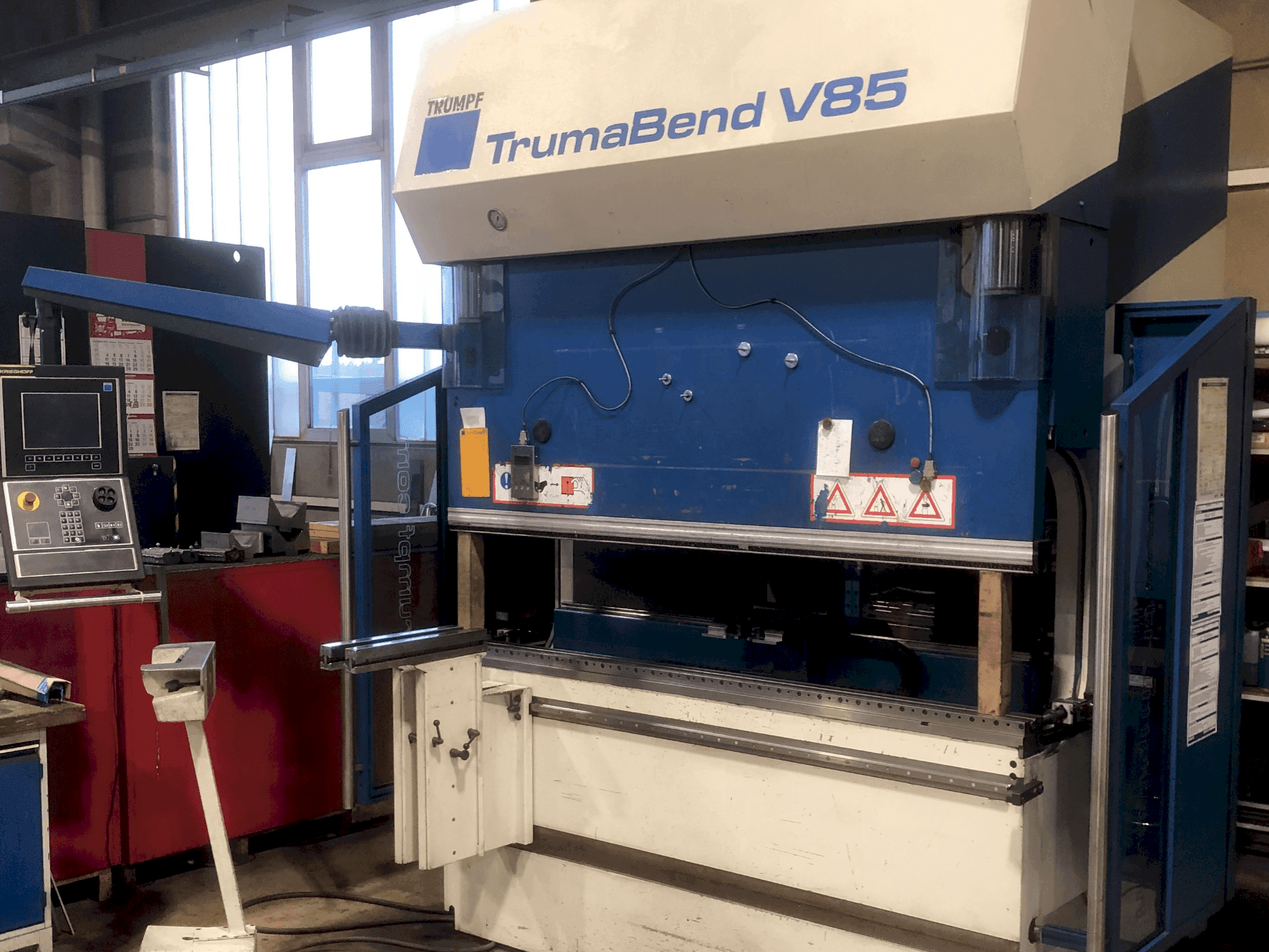 Вид станка TRUMPF TrumaBend V85X спереди