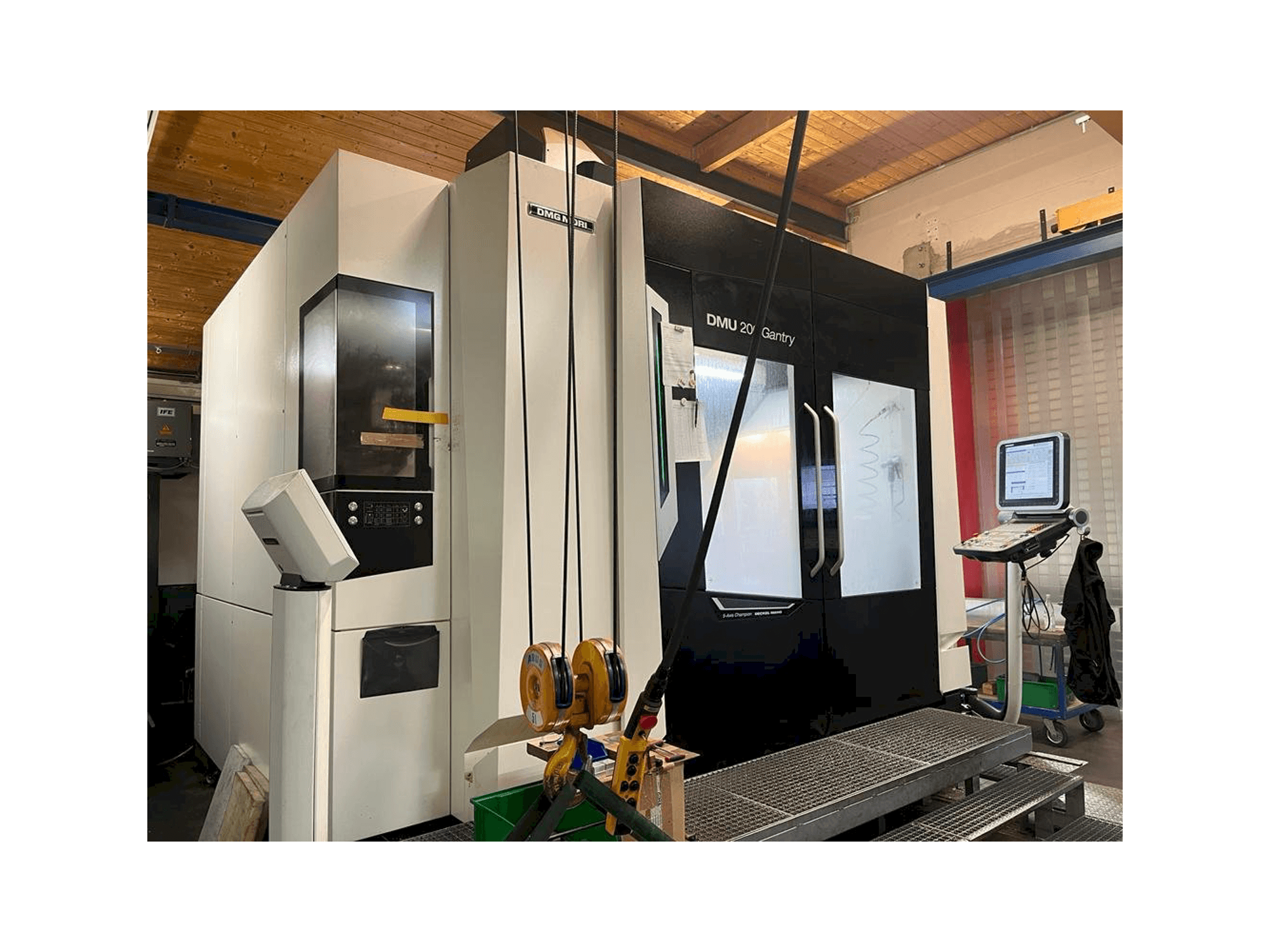 Вид станка DMG MORI DMU 200 Gantry спереди