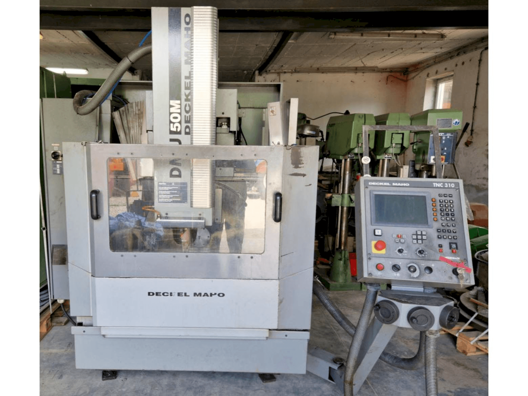 Вид станка DECKEL MAHO DMU 50M спереди