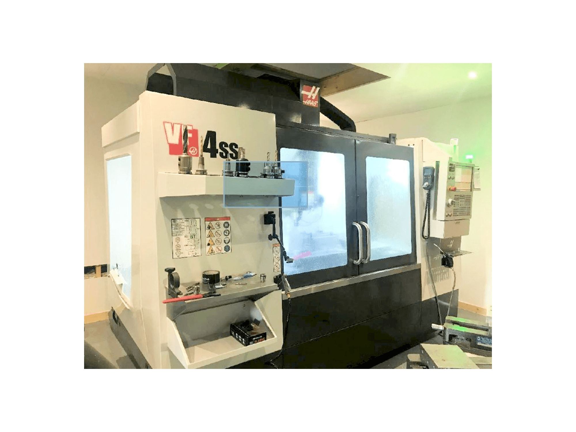 Вид станка HAAS VF-4SS спереди