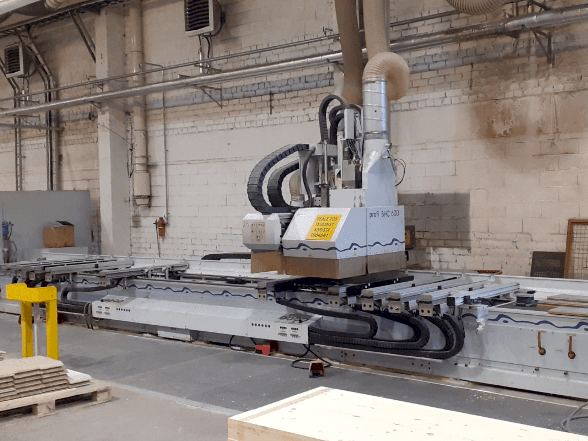 Вид станка Weeke Profi BHC 600 спереди