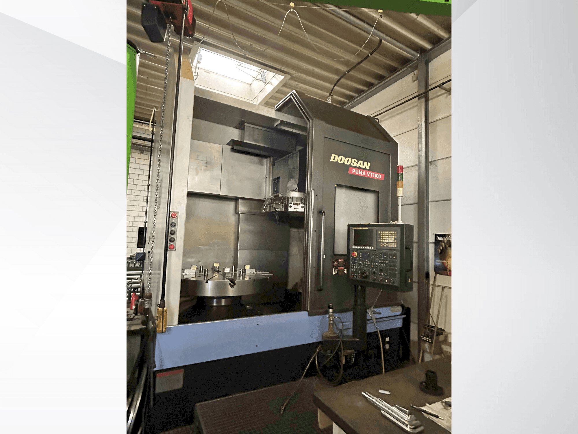 Вид станка DOOSAN Puma VT1100 спереди