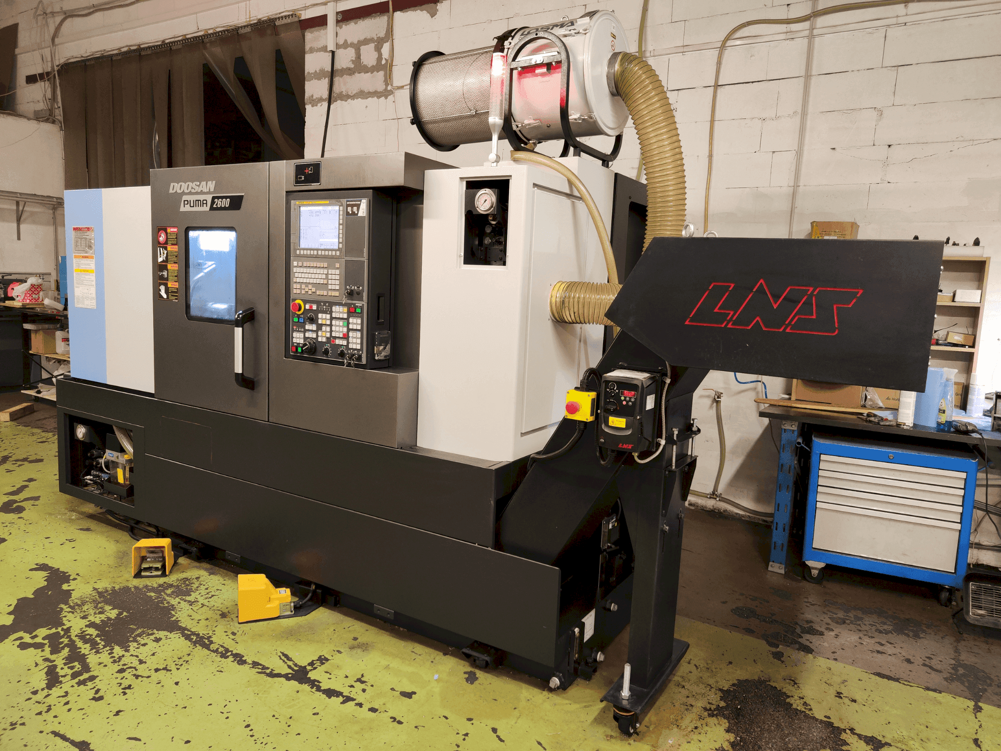 Вид станка DOOSAN Puma 2600/500 спереди