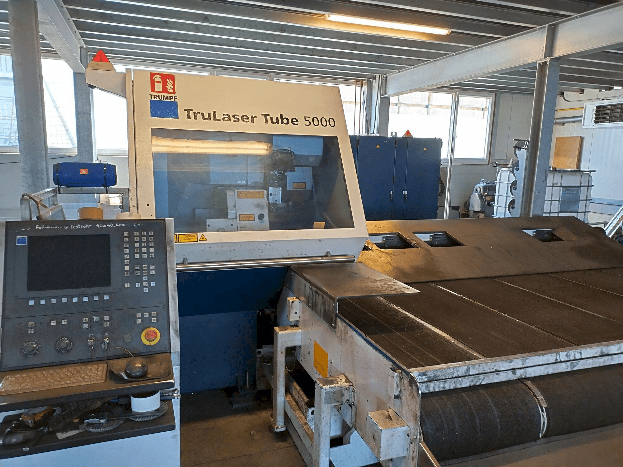 Вид станка Trumpf TruLaser Tube 5000 спереди
