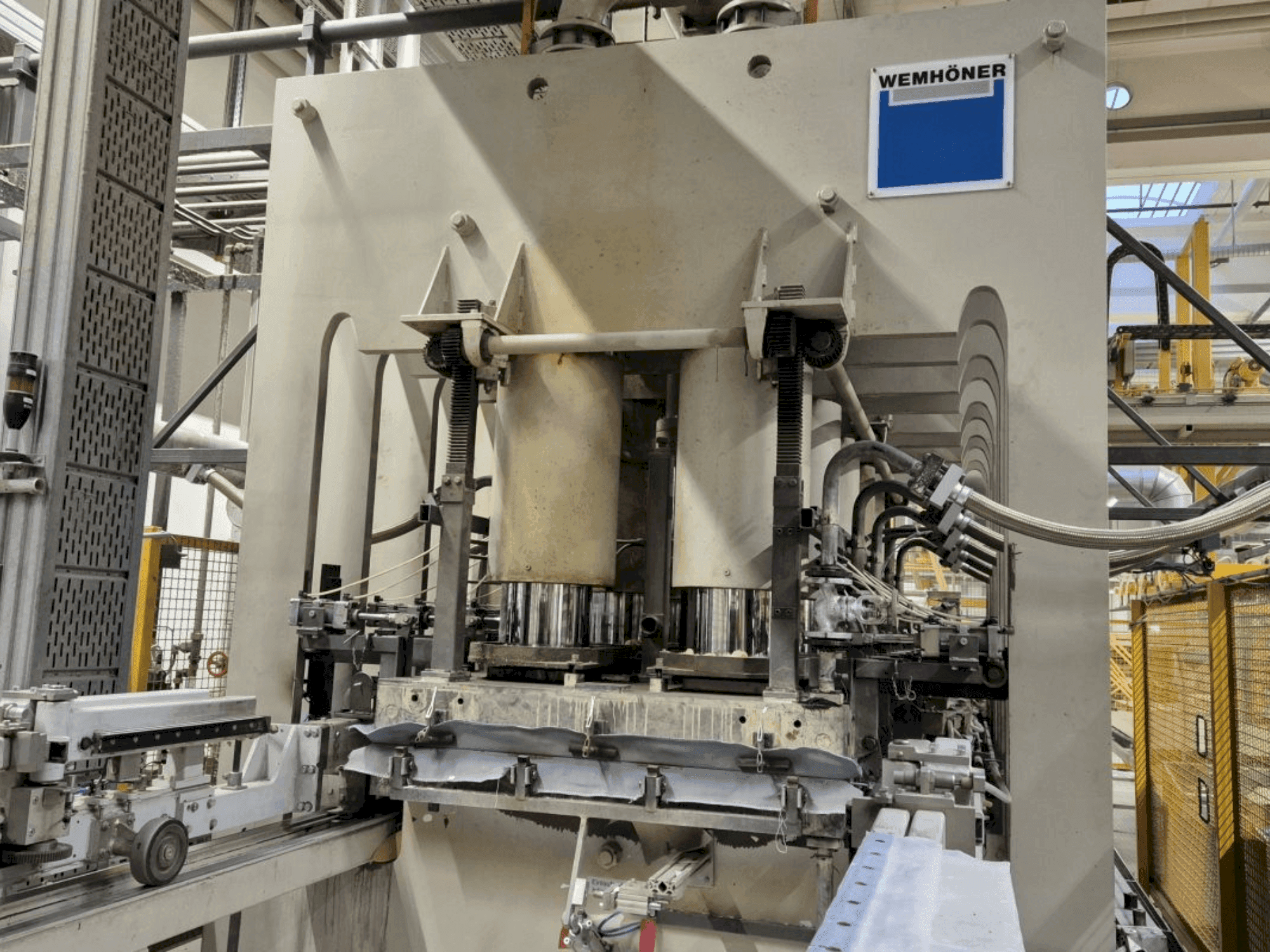 Вид станка WEMHÖNER KT-F-1E спереди