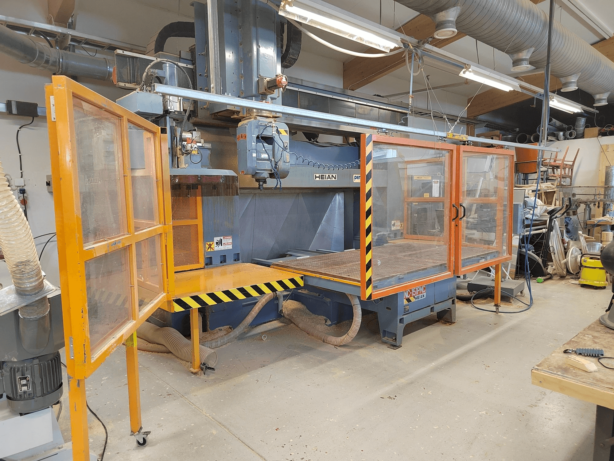 Вид станка HEIAN NC 151 спереди