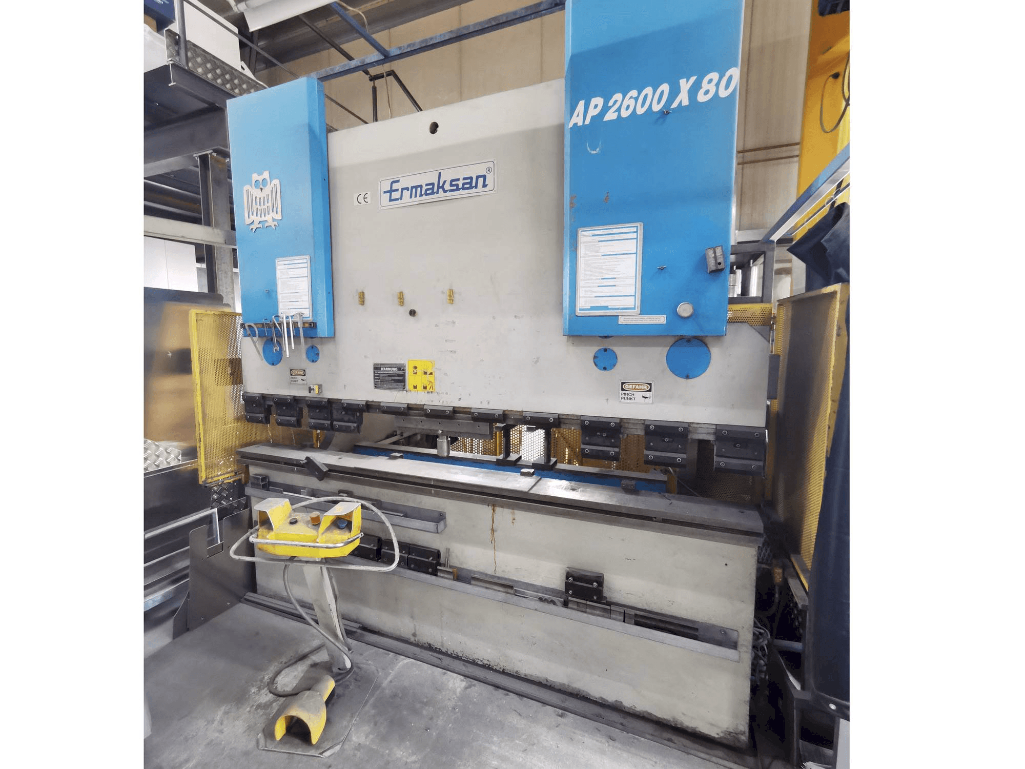 Вид станка ERMAKSAN AP 2600 - 80 спереди