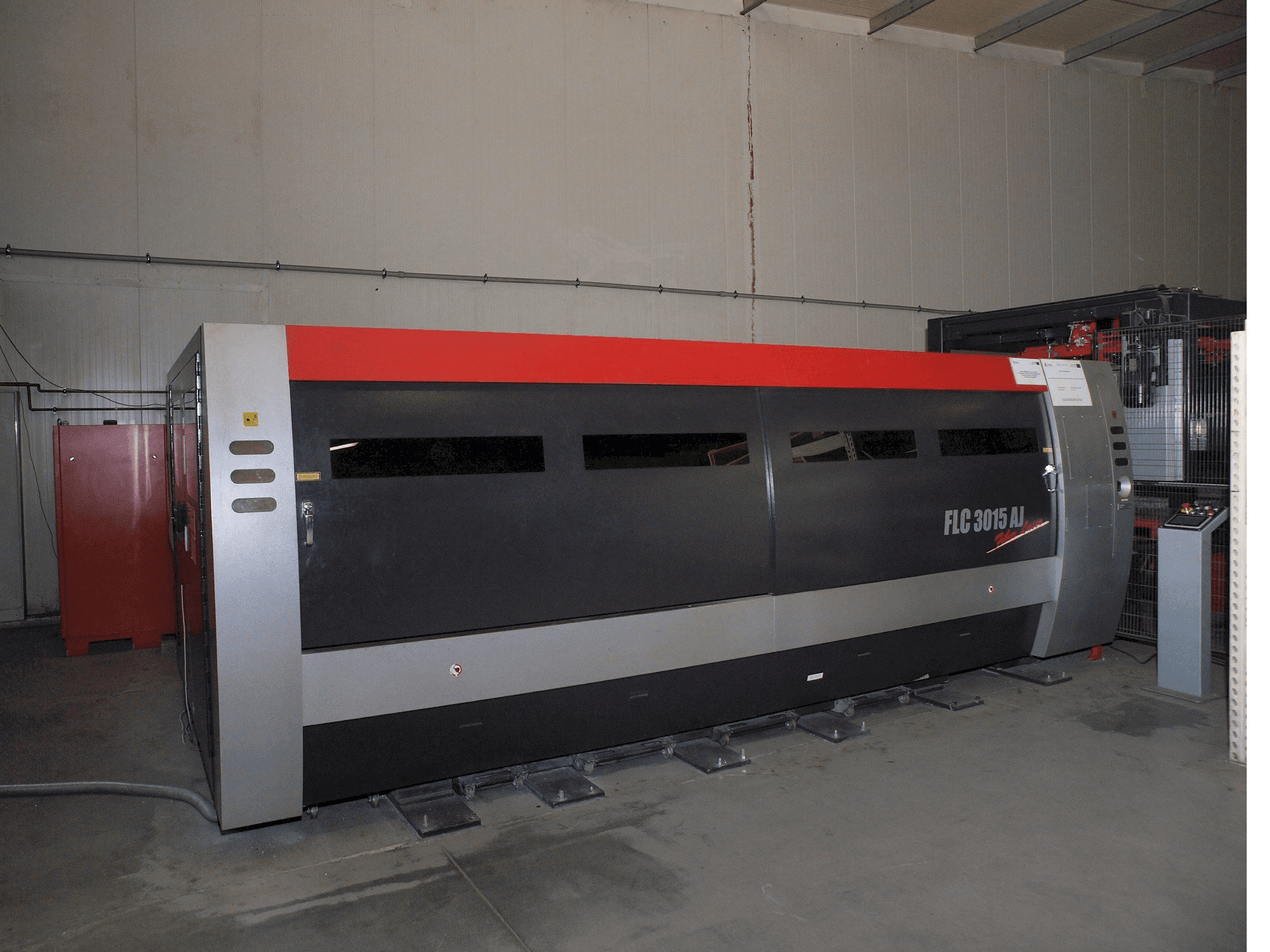 Вид станка AMADA LC-3015 AJ 2kW Fiber laser спереди