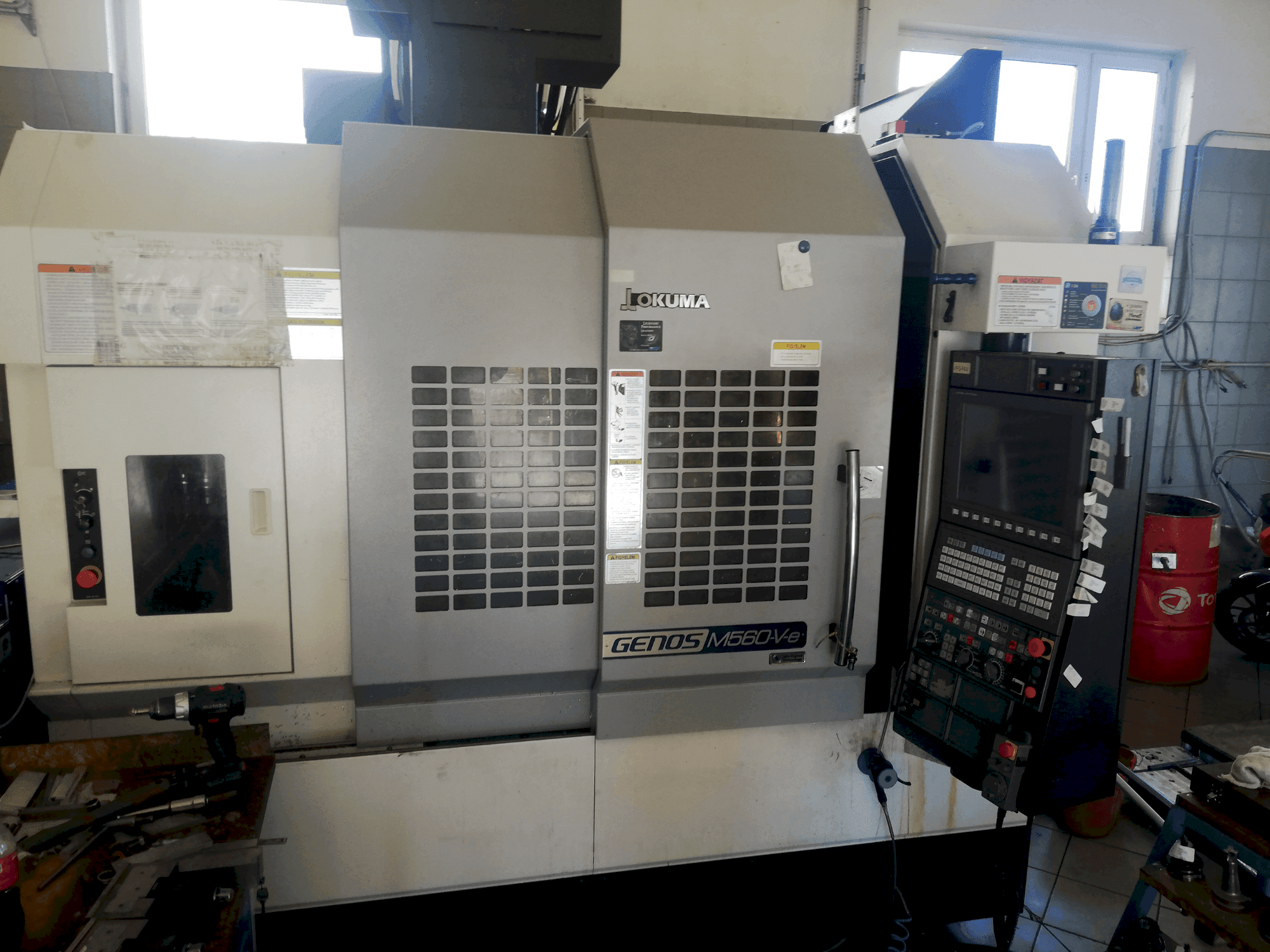 Вид станка Okuma GENOS M560V-e спереди