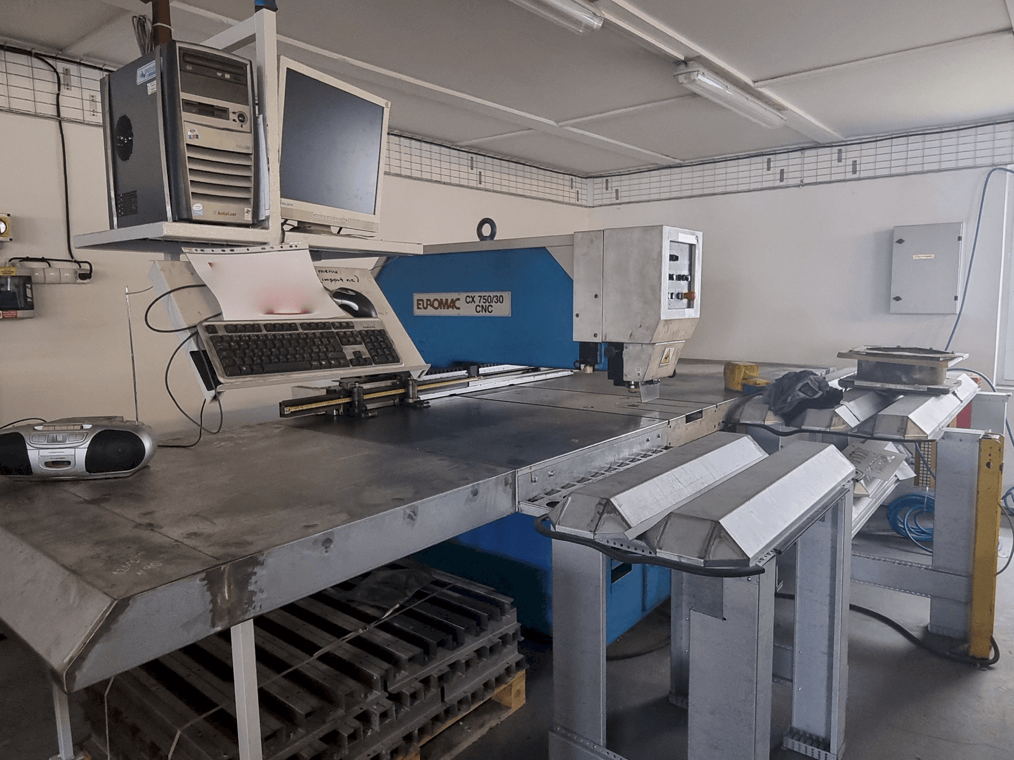 Вид станка Euromac CX 750/30 CNC спереди