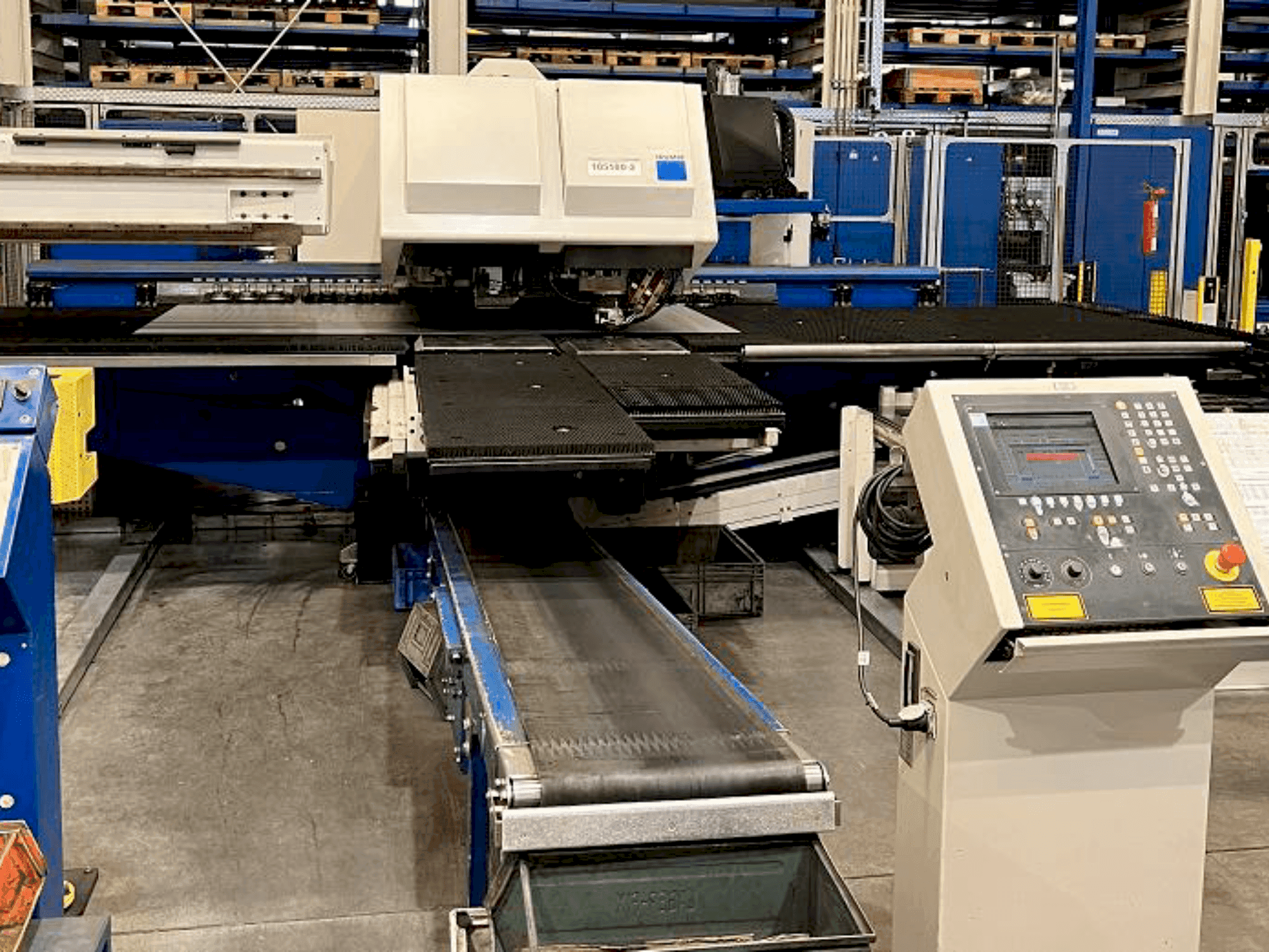 Вид станка TRUMPF Trumatic 6000 L + Sheetmaster спереди