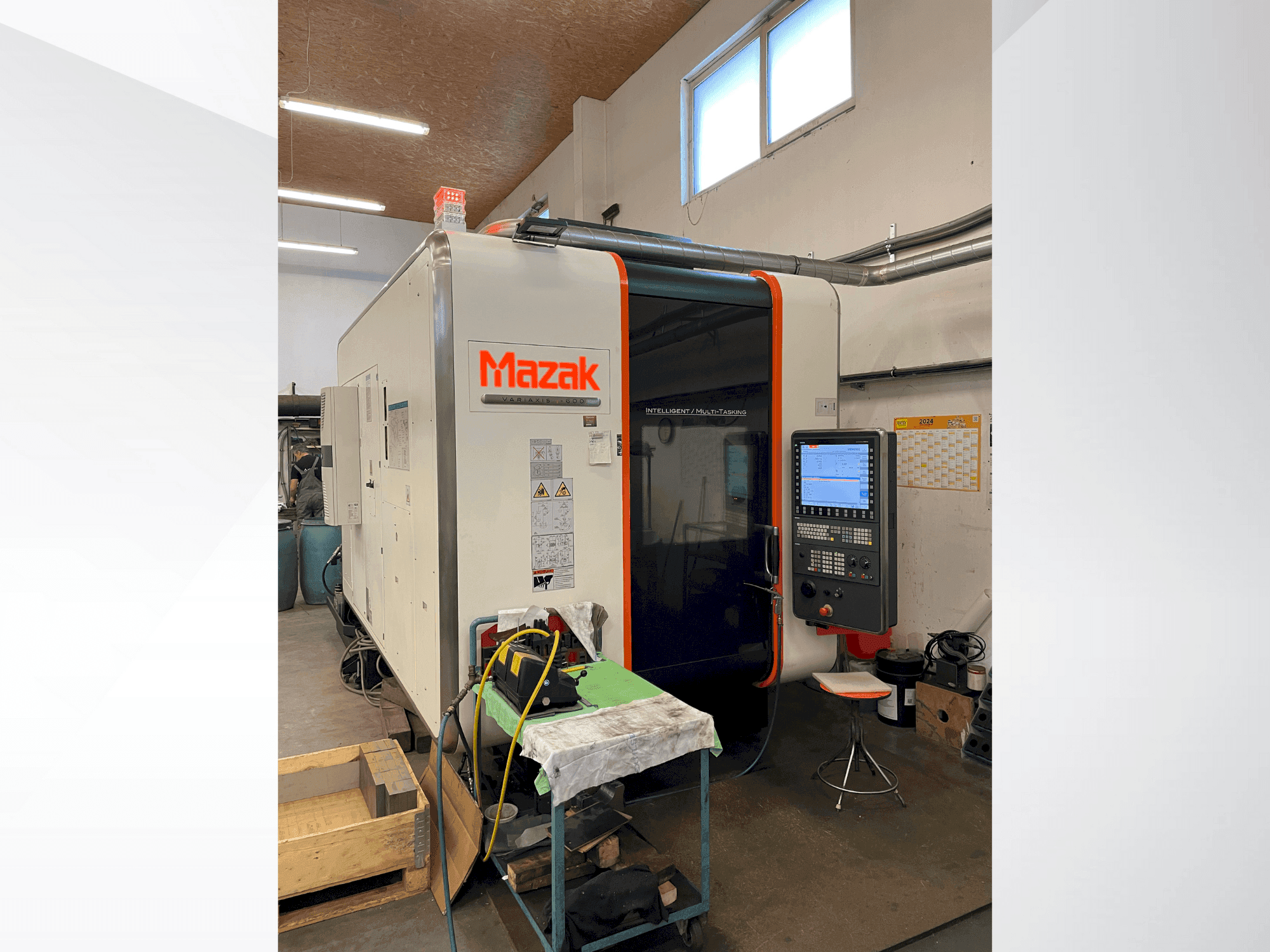 Вид станка Mazak Variaxis i-600 спереди