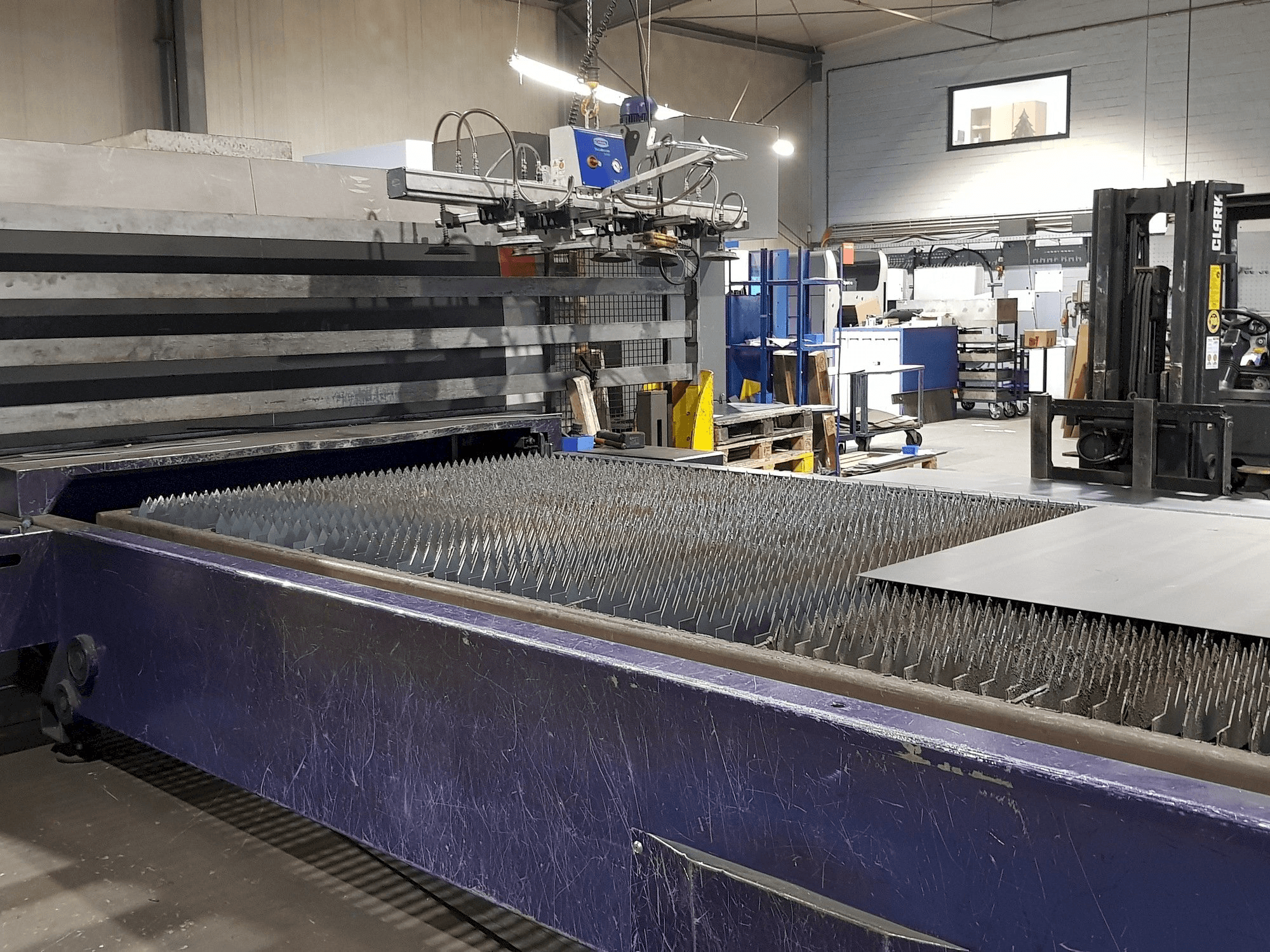 Вид станка Bystronic Fiber 4000x2000 спереди